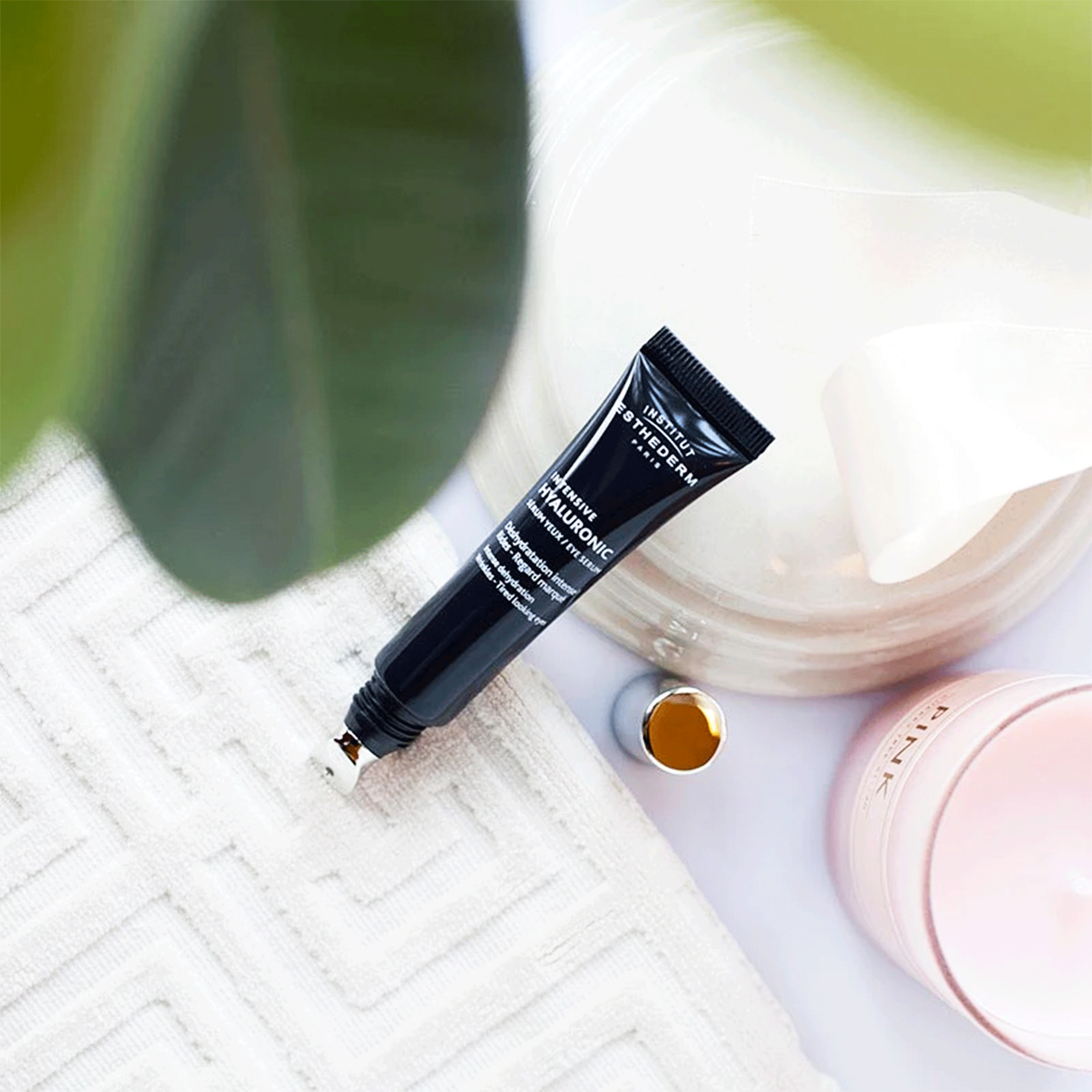 Сироватка під очі на основі гіалуронової кислоти Institut Esthederm Intensive Hyaluronic Eye Contour