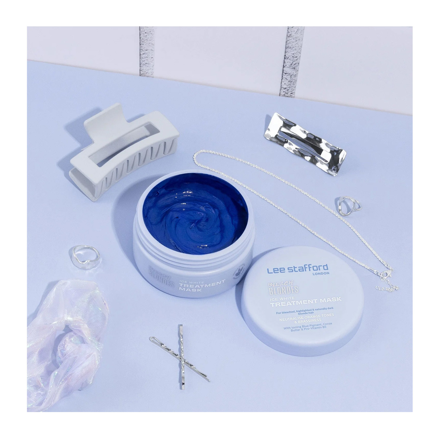 Маска для волос с синим пигментом Lee Stafford Bleach Blondes Ice White Toning Treatment Mask