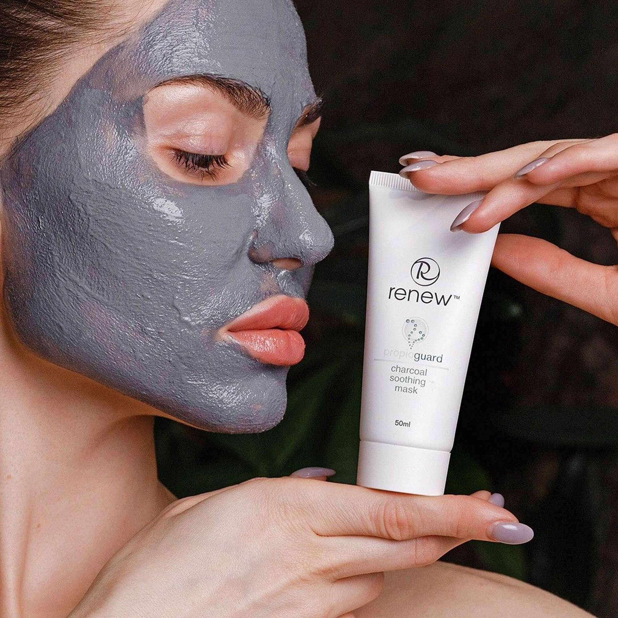 Успокаивающая маска на основе активированного угля Renew Charcoal Soothing Mask