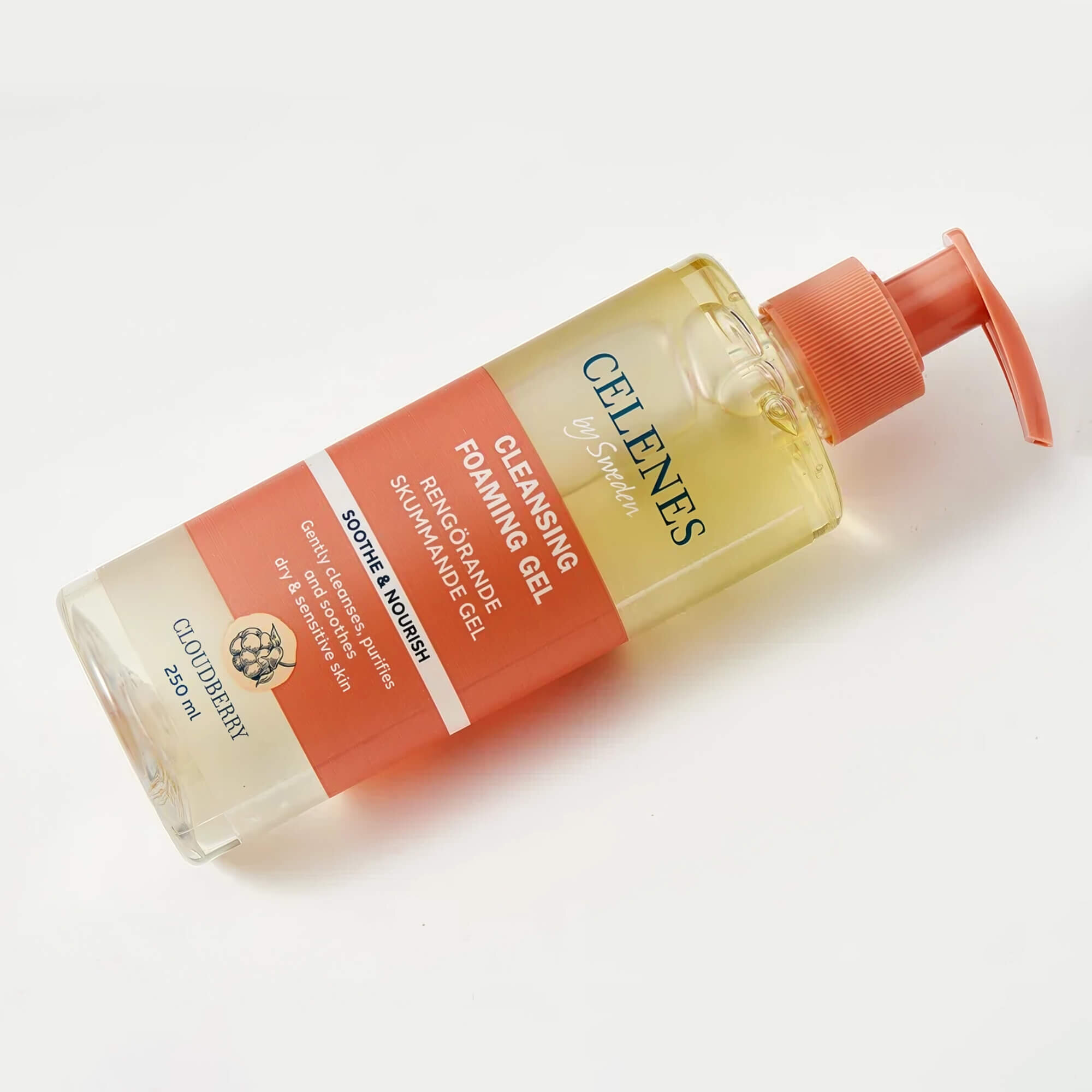 Очищающая пенка-гель с морошкой Celenes cloudberry foaming cleansing gel 