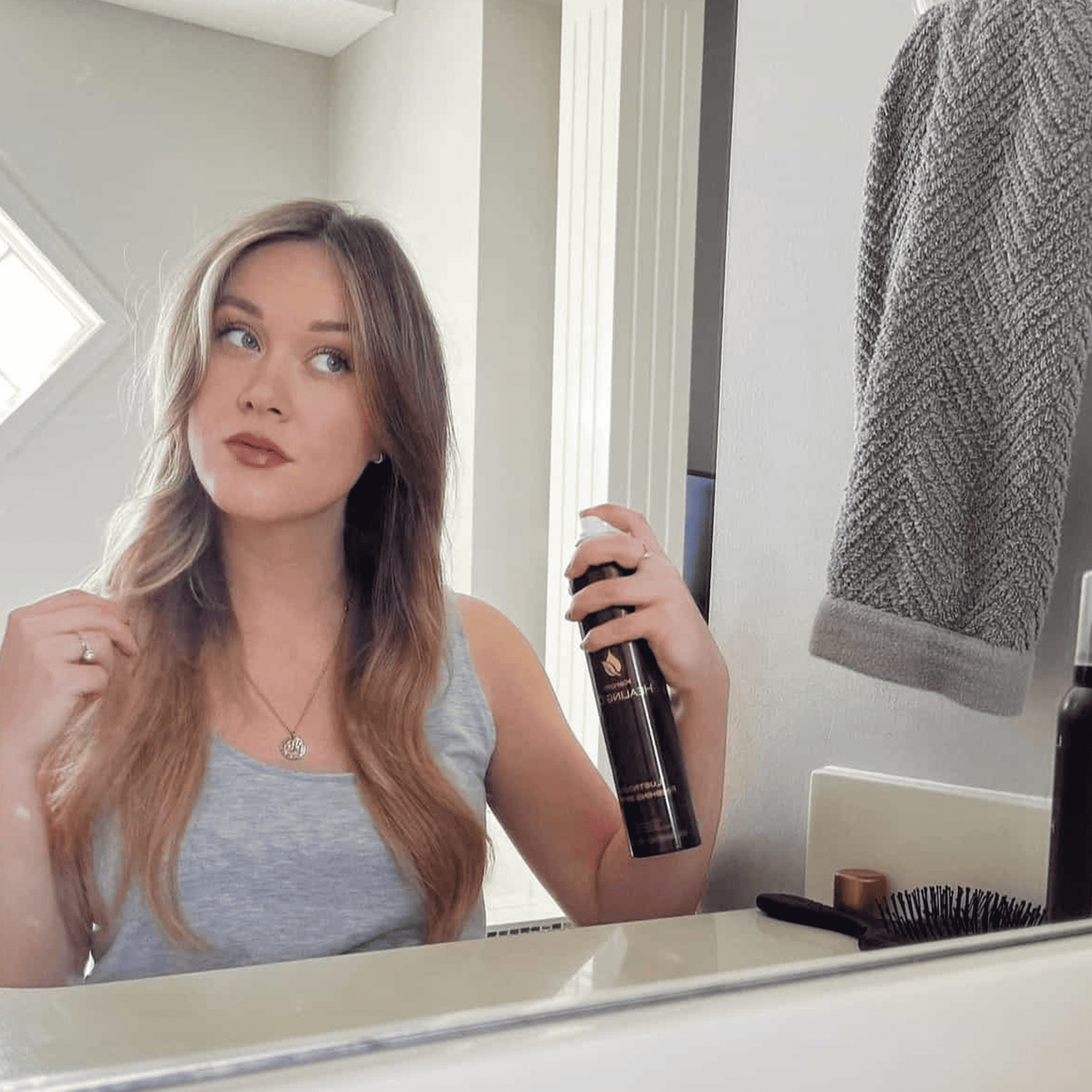 Лак-блиск із кератиновим еліксиром L’anza Keratin Healing Oil Lustrous Finishing Spray