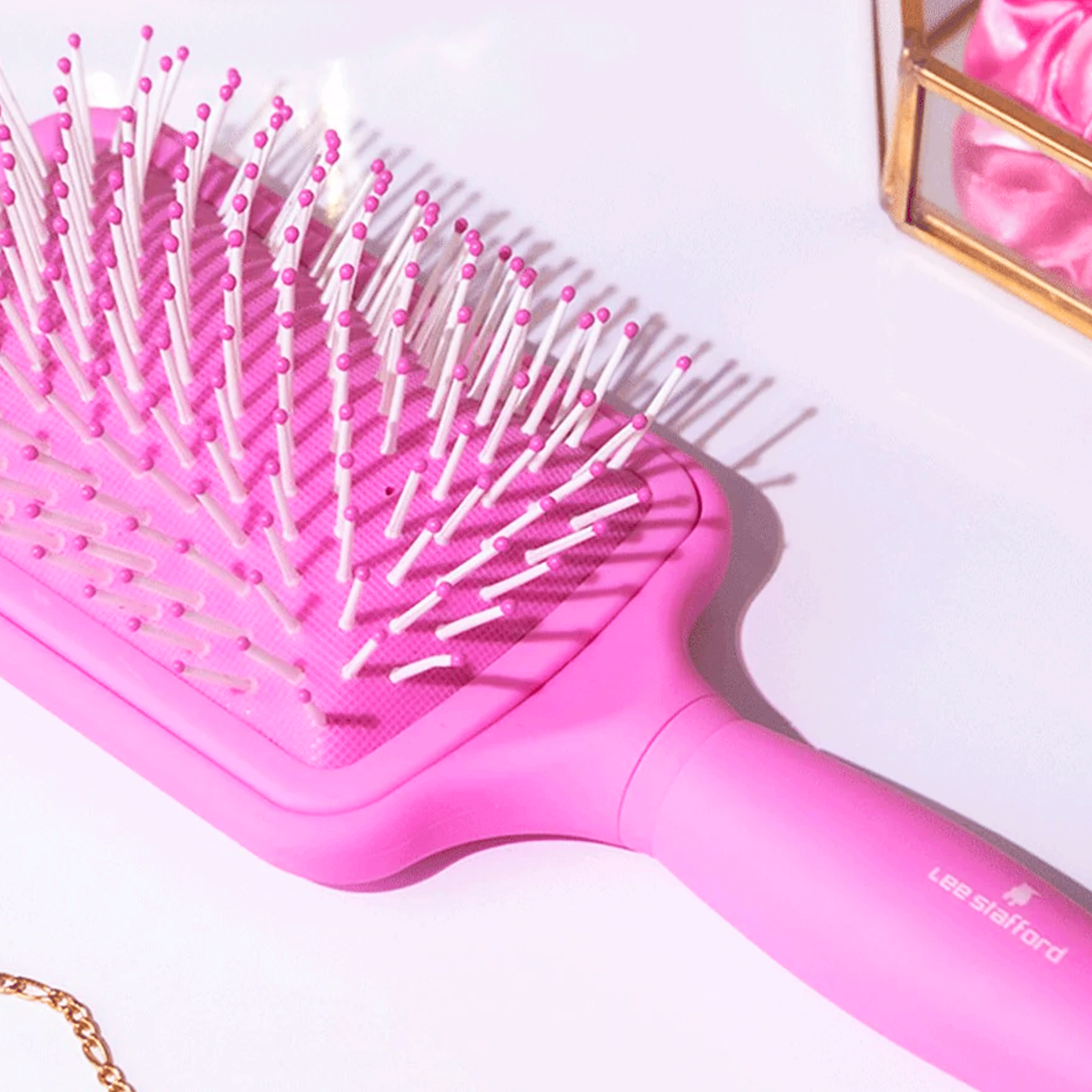 Массажная щетка для волос Lee Stafford Smooth And Polish Paddle Brush