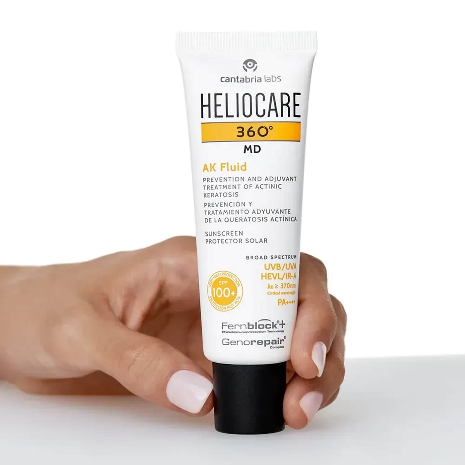 Сонцезахисний крем-флюїд АК з тотальним захистом Cantabria Labs SPF 100+ Heliocare 360 ​​MD AK Fluid Sunscreen 