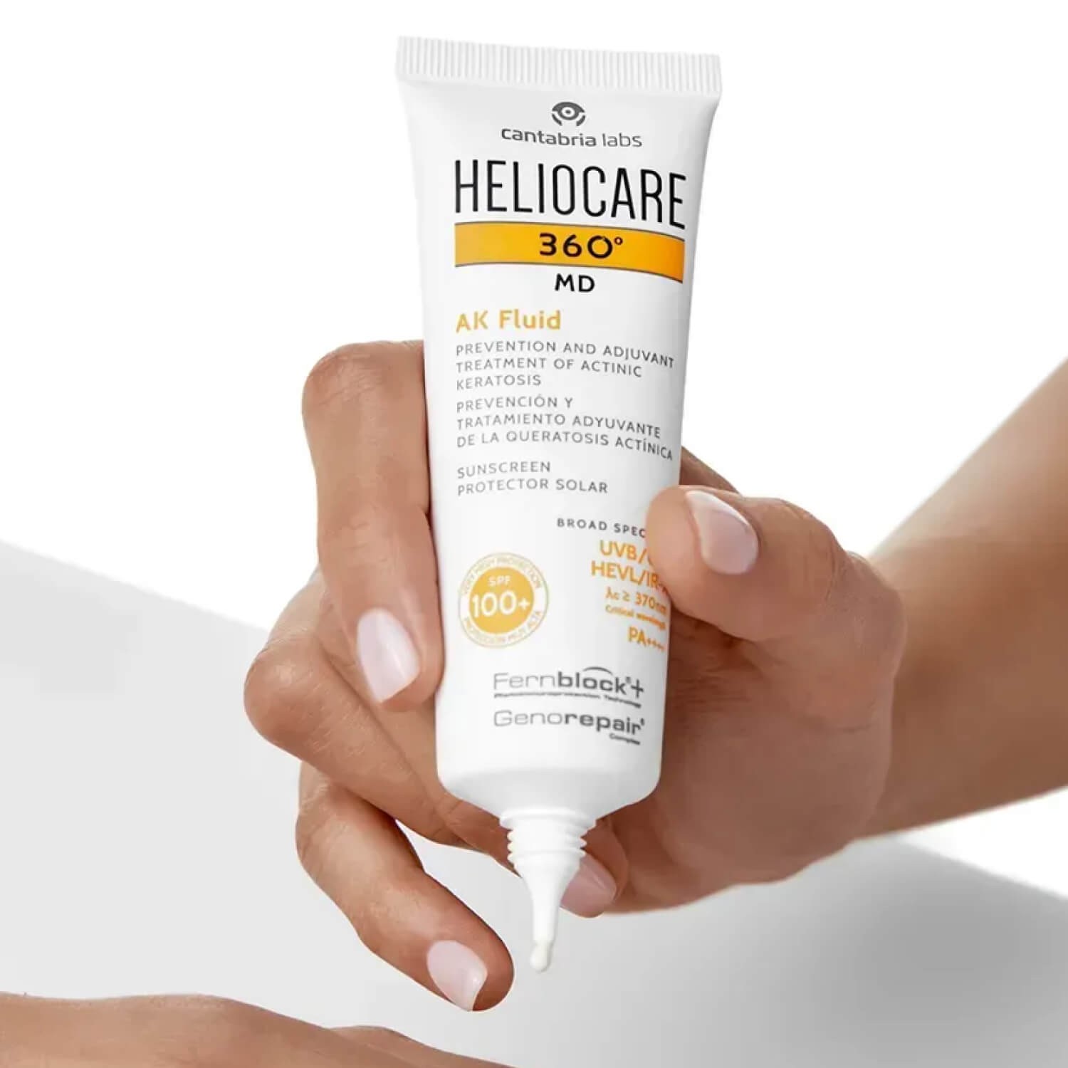 Сонцезахисний крем-флюїд АК з тотальним захистом Cantabria Labs SPF 100+ Heliocare 360 ​​MD AK Fluid Sunscreen 
