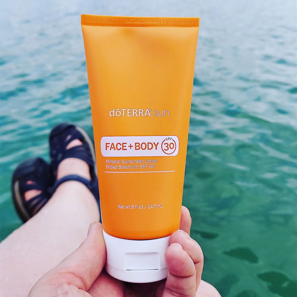Сонцезахисний лосьйон для обличчя і тіла DoTERRA Sun Care Face & Body Lotion SPF-30
