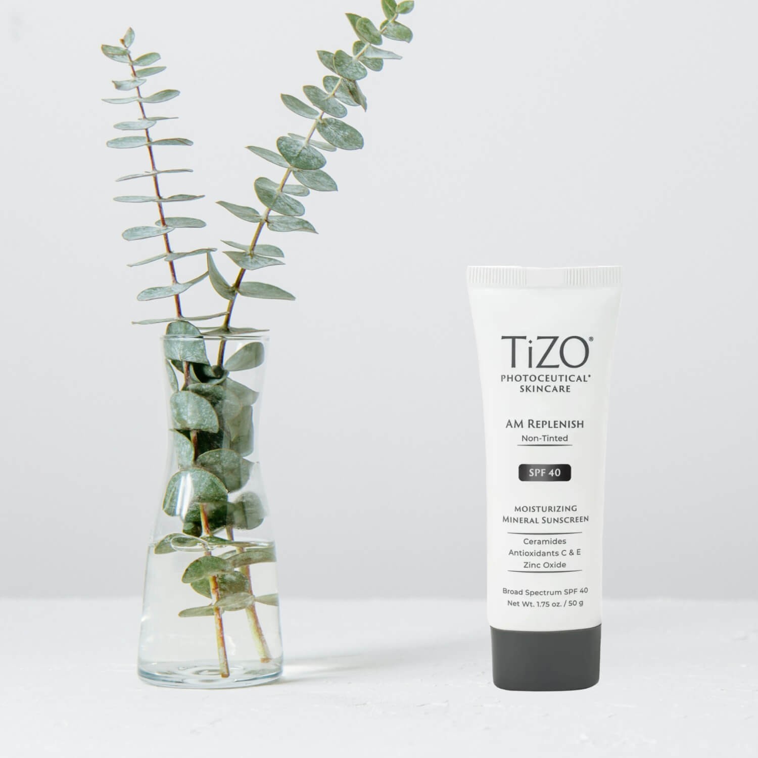 Крем денний поживний без відтінку SPF 40 Tizo Photoceutical Skincare AM Replenish Non-Tinted SPF 40
