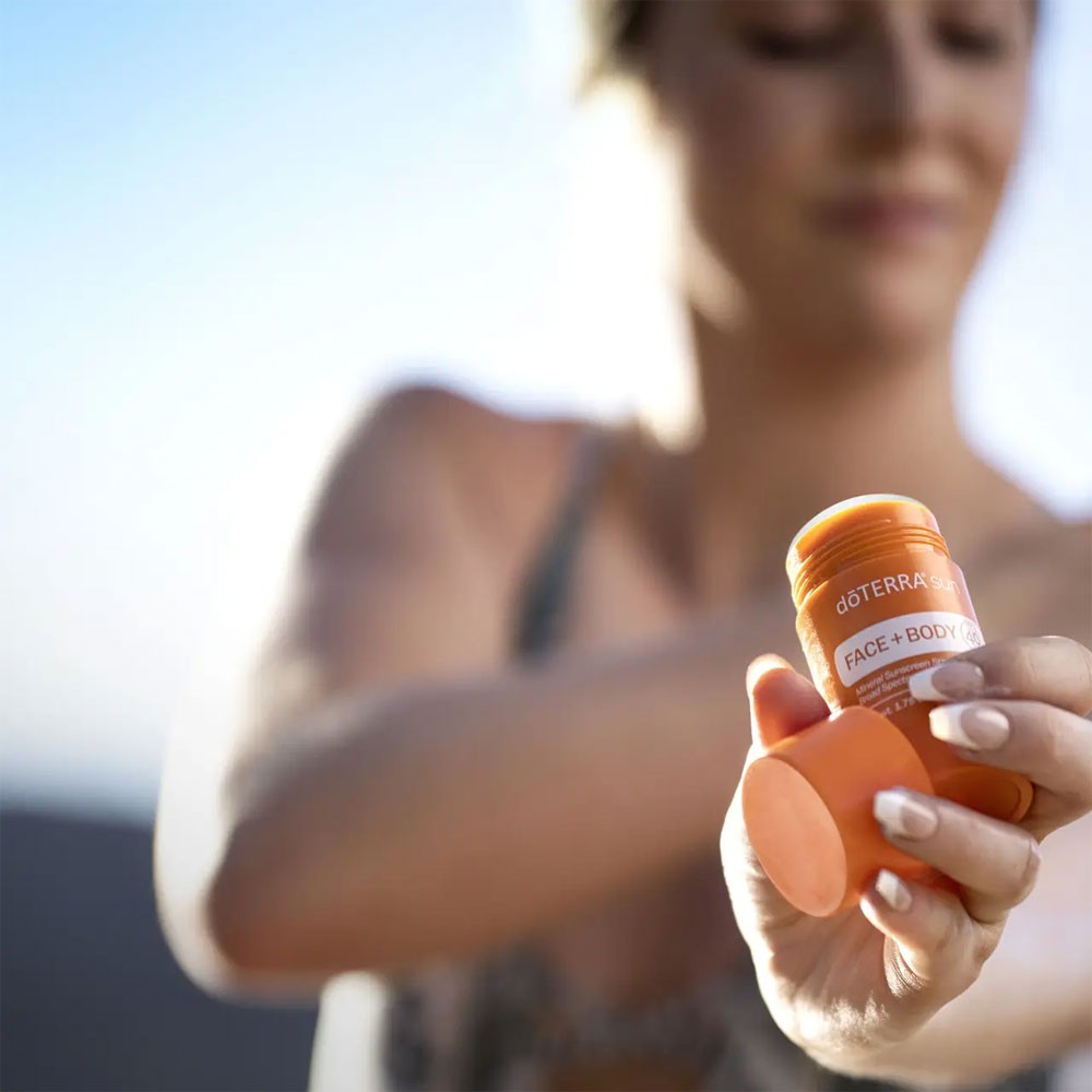 Минеральный солнцезащитный стик для лица и тела DoTERRA Sun Care Face Body Stick SPF-40