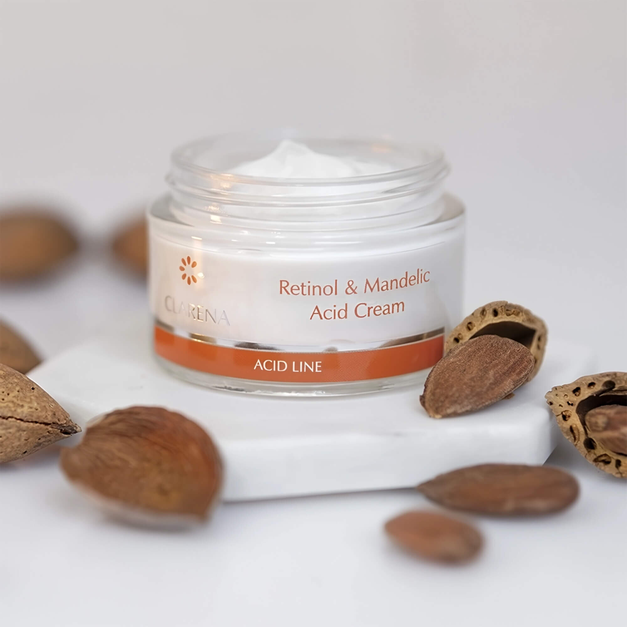 Крем против морщин с миндальной кислотой и ретинолом Clarena Retinol & Mandelic Acid Cream