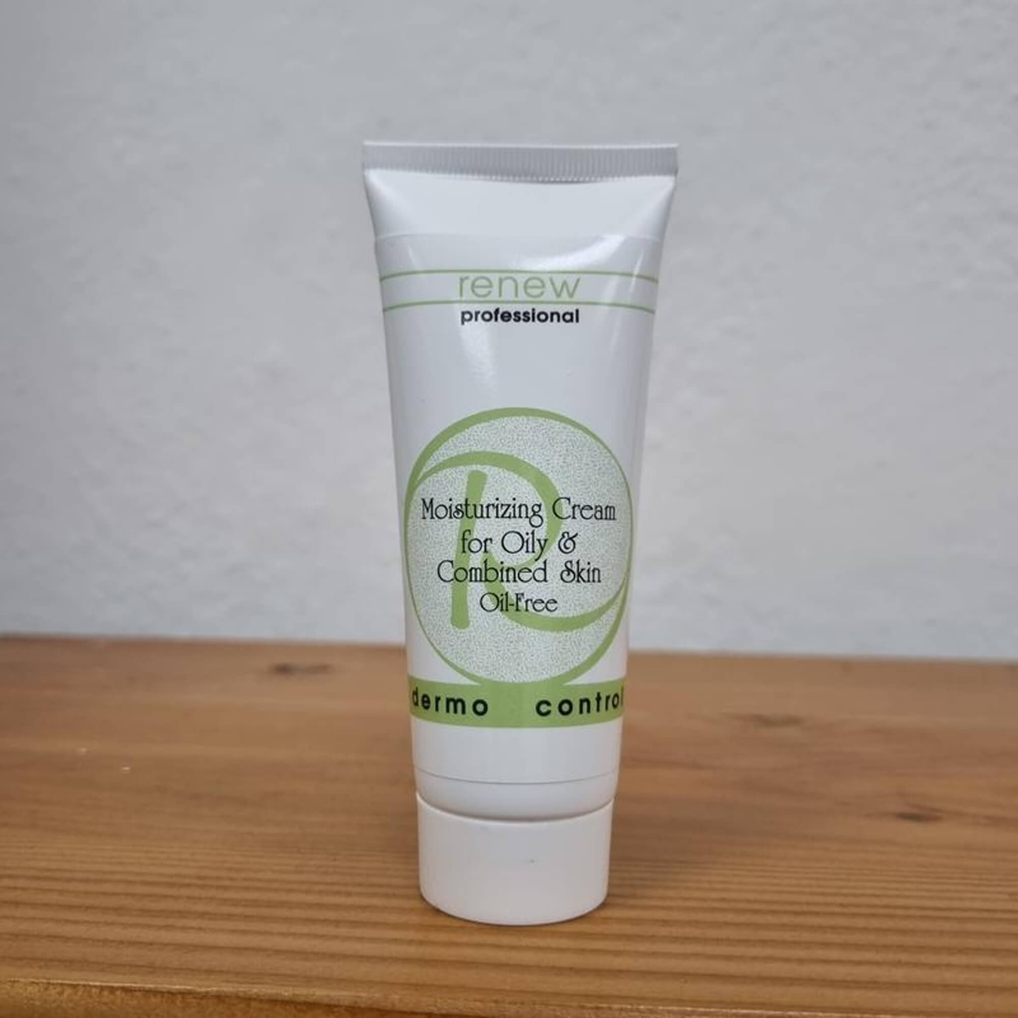 Зволожуючий крем для жирної та комбінованої шкіри Renew Moisturizing Cream For Oily & Combined Skin Oil-Free