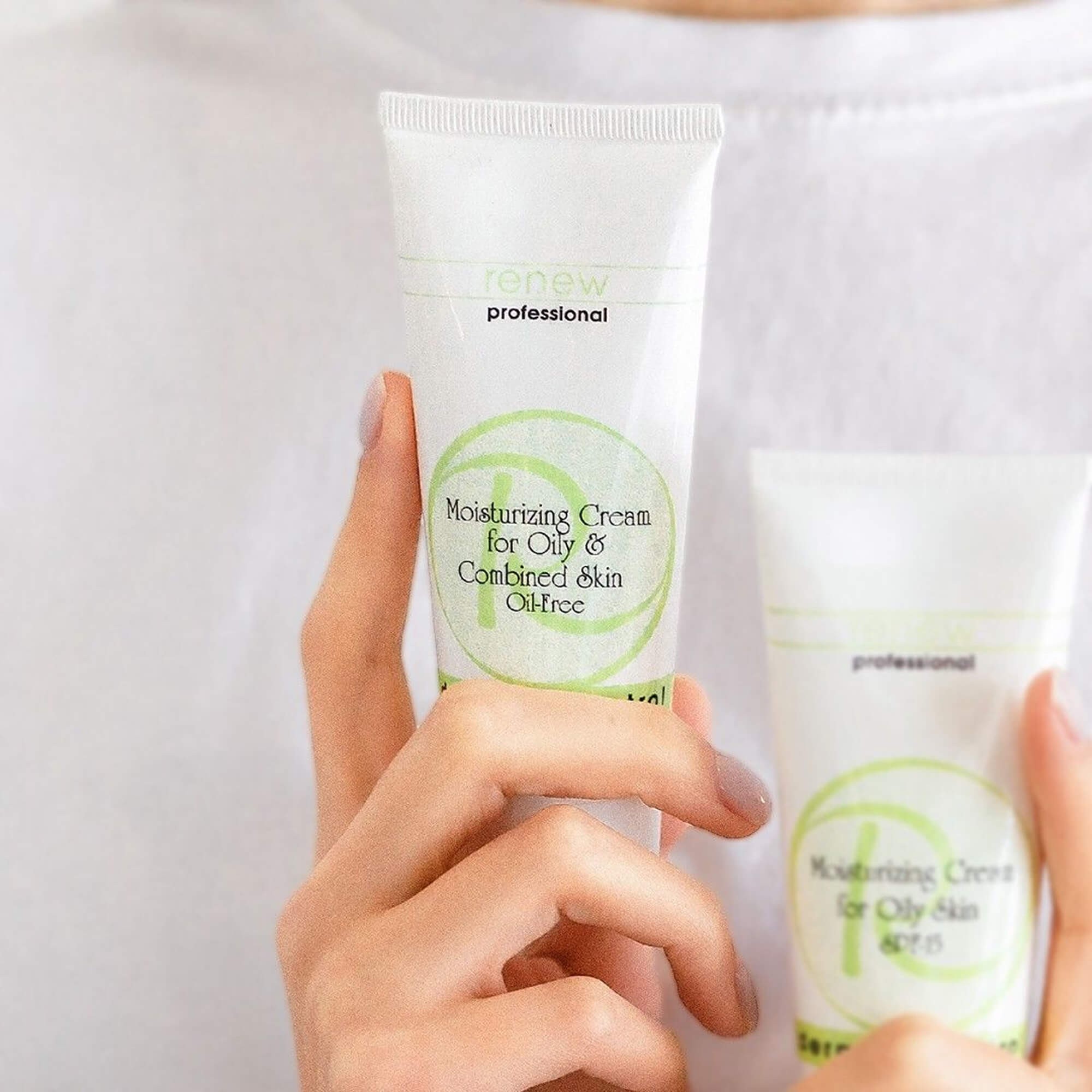 Зволожуючий крем для жирної шкіри SPF-15 Renew Moisturizing Cream For Oily Skin SPF-15