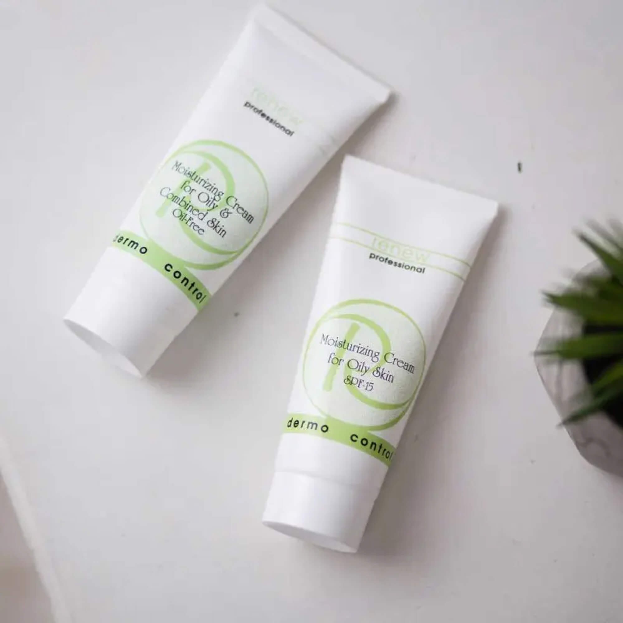 Зволожуючий крем для жирної шкіри SPF-15 Renew Moisturizing Cream For Oily Skin SPF-15