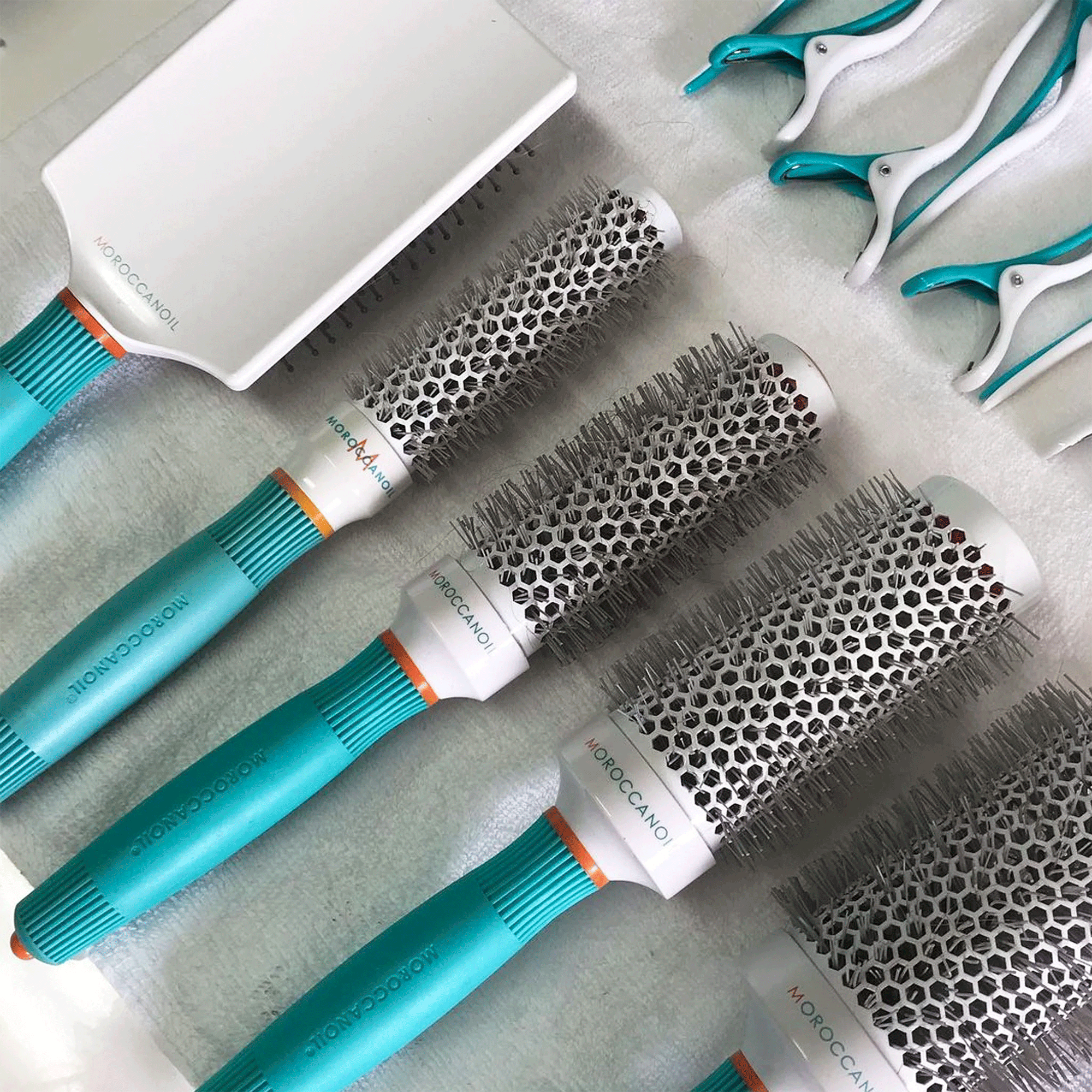 Щітка для волосся Moroccanoil Ceramic Ionic Round Hair Brush