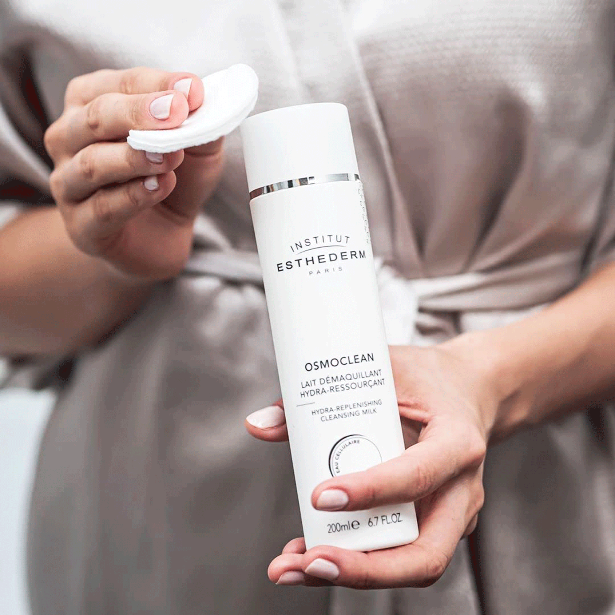 Гидровосстанавливающее молочко для снятия макияжа Institut Esthederm Hydra Replenishing Cleansing Milk