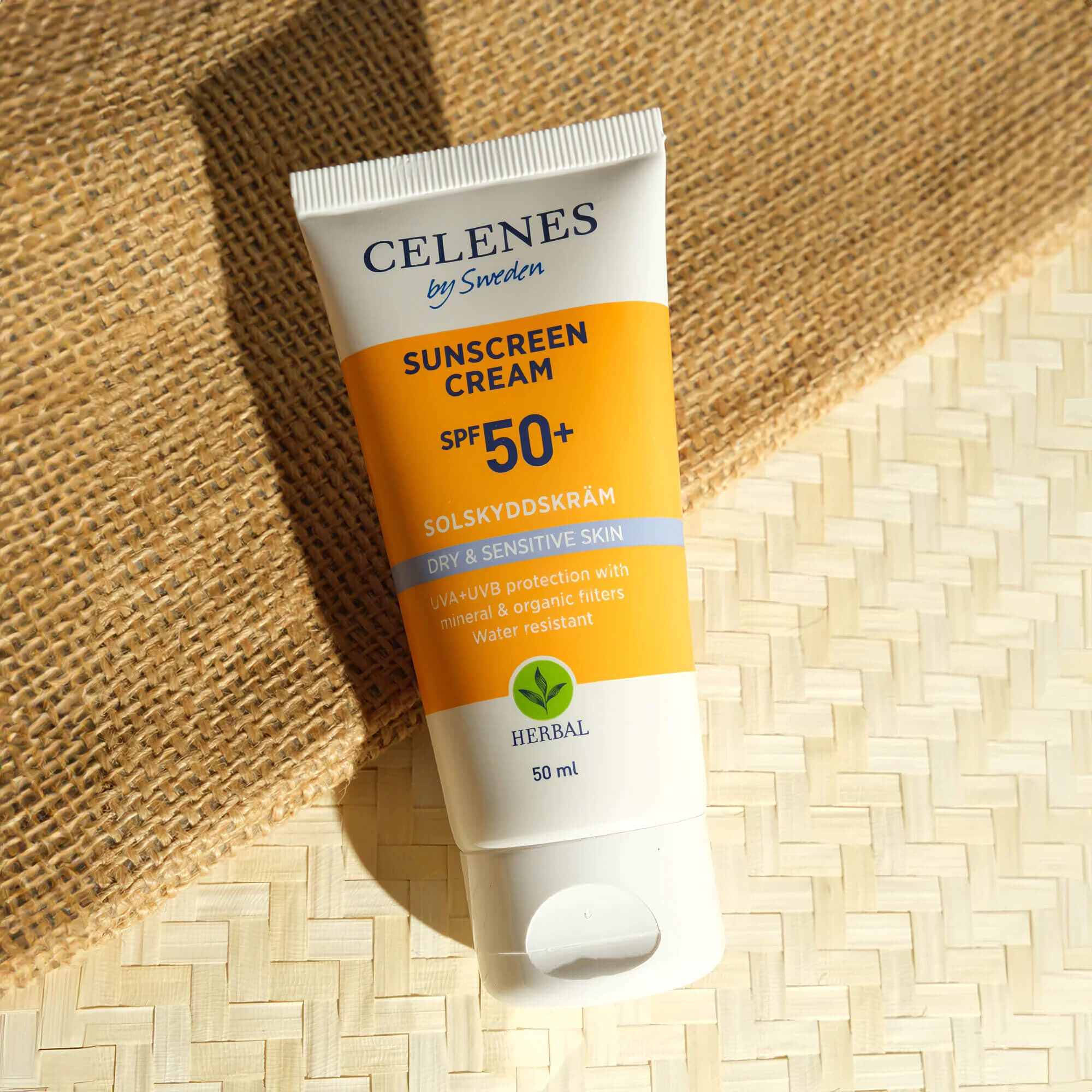 Сонцезахисний крем для сухої та чутливої шкіри Celenes Sunscreen Cream SPF 50+ Dry and Sensitive