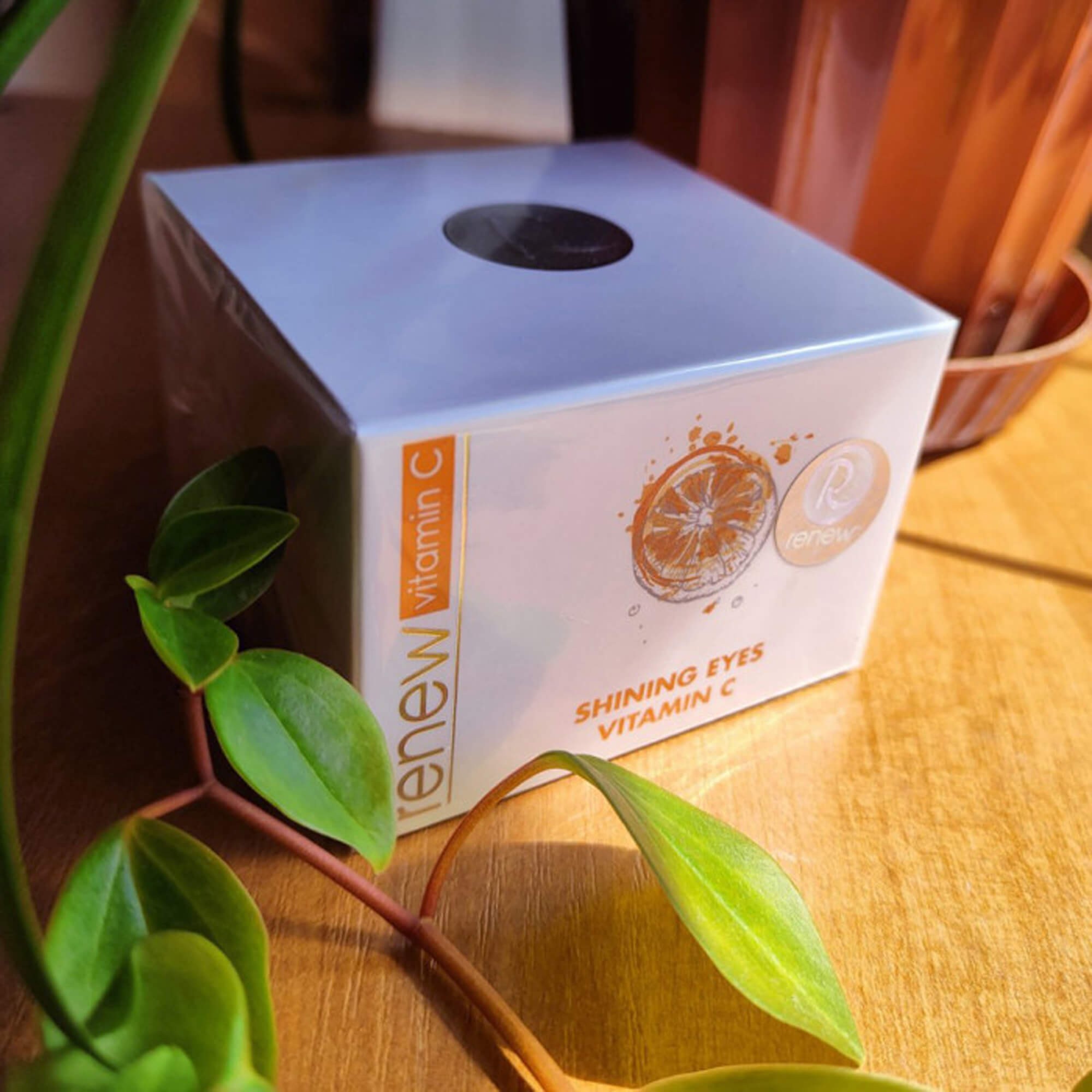 Емульсія для повік з вітаміном С Renew Shining Eyes Vitamin C