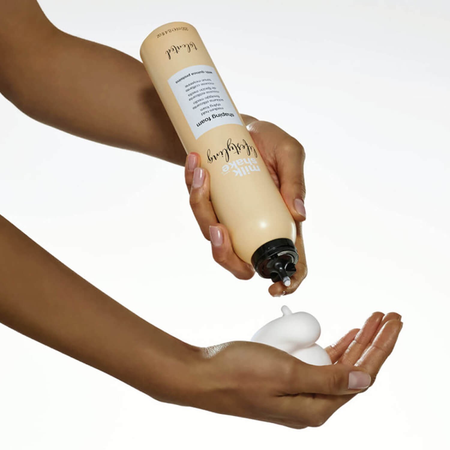 Термозащитная пена для объема и моделирования прически Milk Shake Lifestyling Shaping Foam Medium Hold