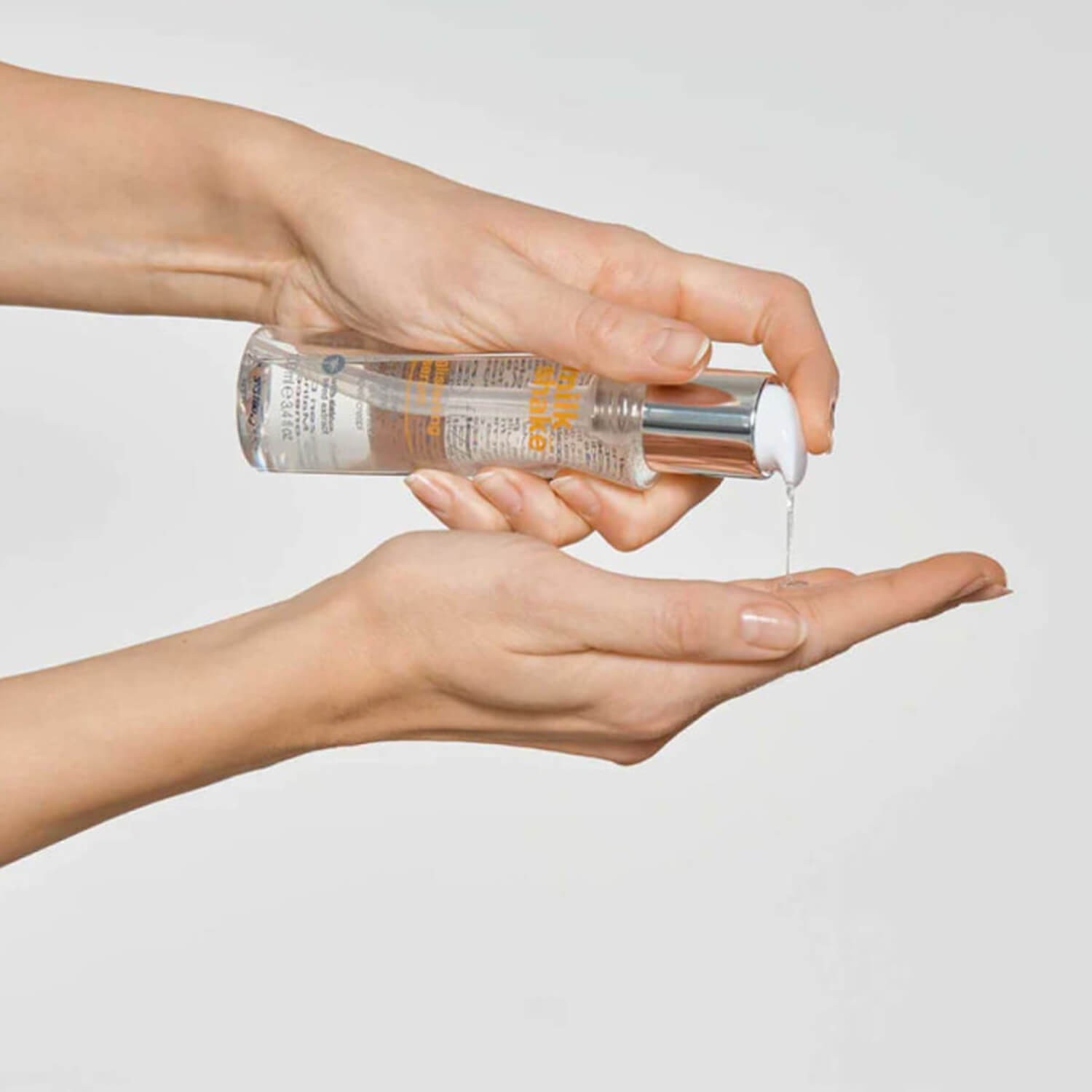 Сыворотка для увлажнения и блеска волос с эффектом антифриза Milk Shake No Frizz Glistening Serum