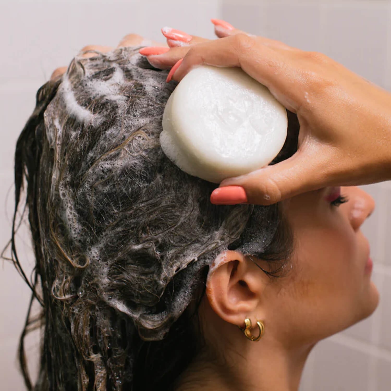 Твердый кондиционер для вьющихся волос Lola Cosmetics Em Barra Cachos Conditioner