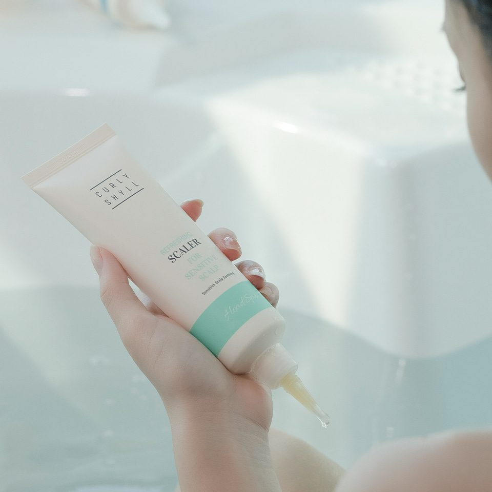 Очищающий пилинг для чувствительной кожи головы Curly Shyll Refreshing Scaler For Sensitive Scalp