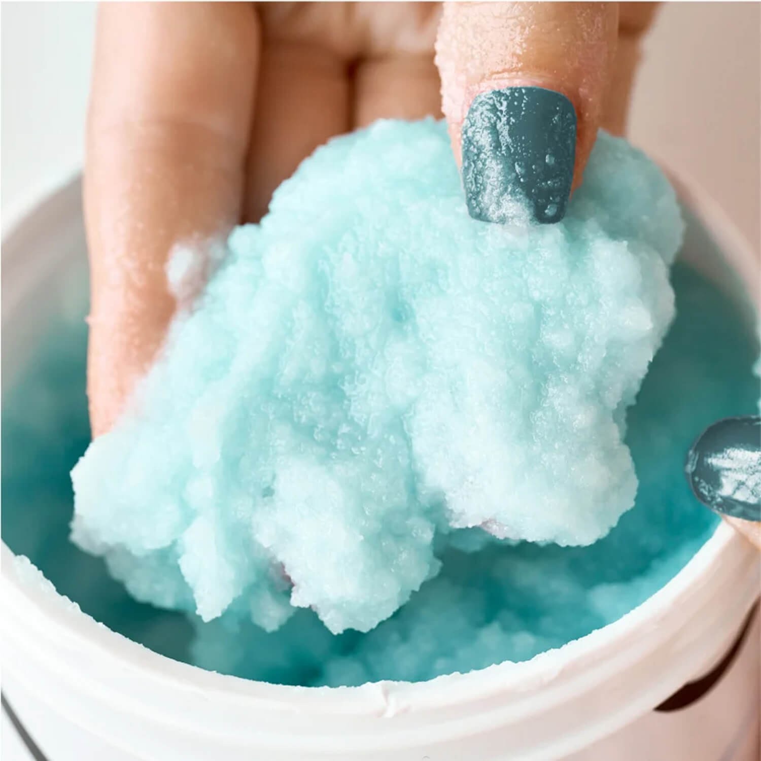 Ментоловий ліфтинг-скраб для тіла Robeauty Me Turbolift Scrub Cold