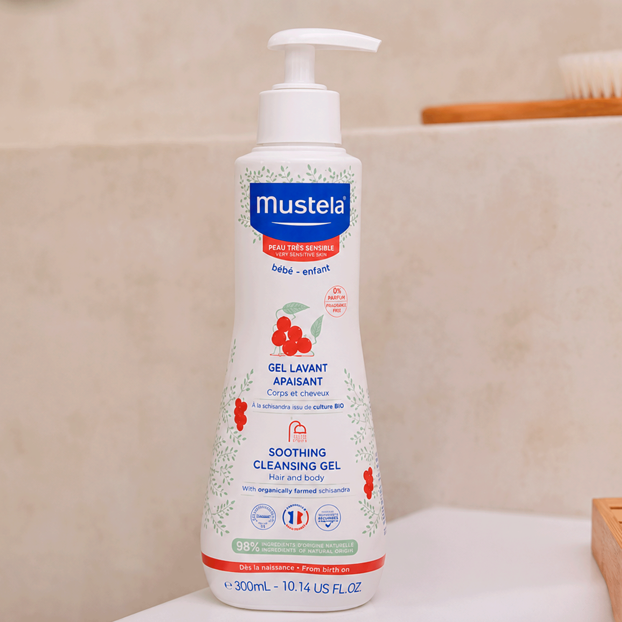 Очищающий гель для чувствительной кожи Mustela Soothing Cleansing Gel 