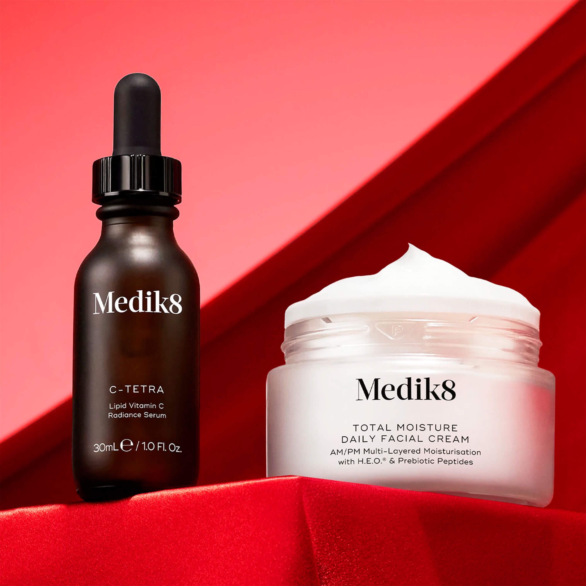 Набор для осветления кожи и укрепления защитного барьера Medik8 Radiance Wrapped