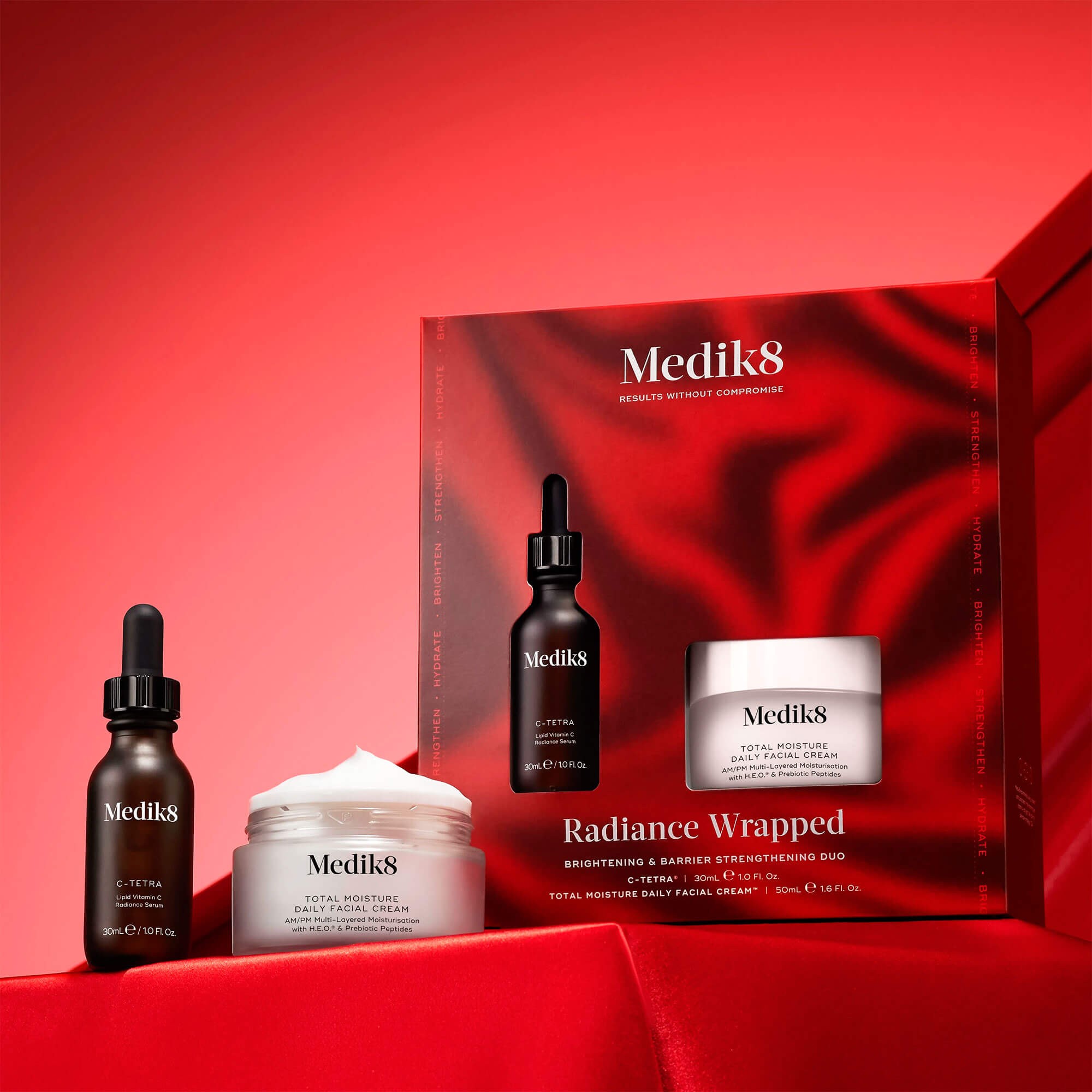 Набор для осветления кожи и укрепления защитного барьера Medik8 Radiance Wrapped