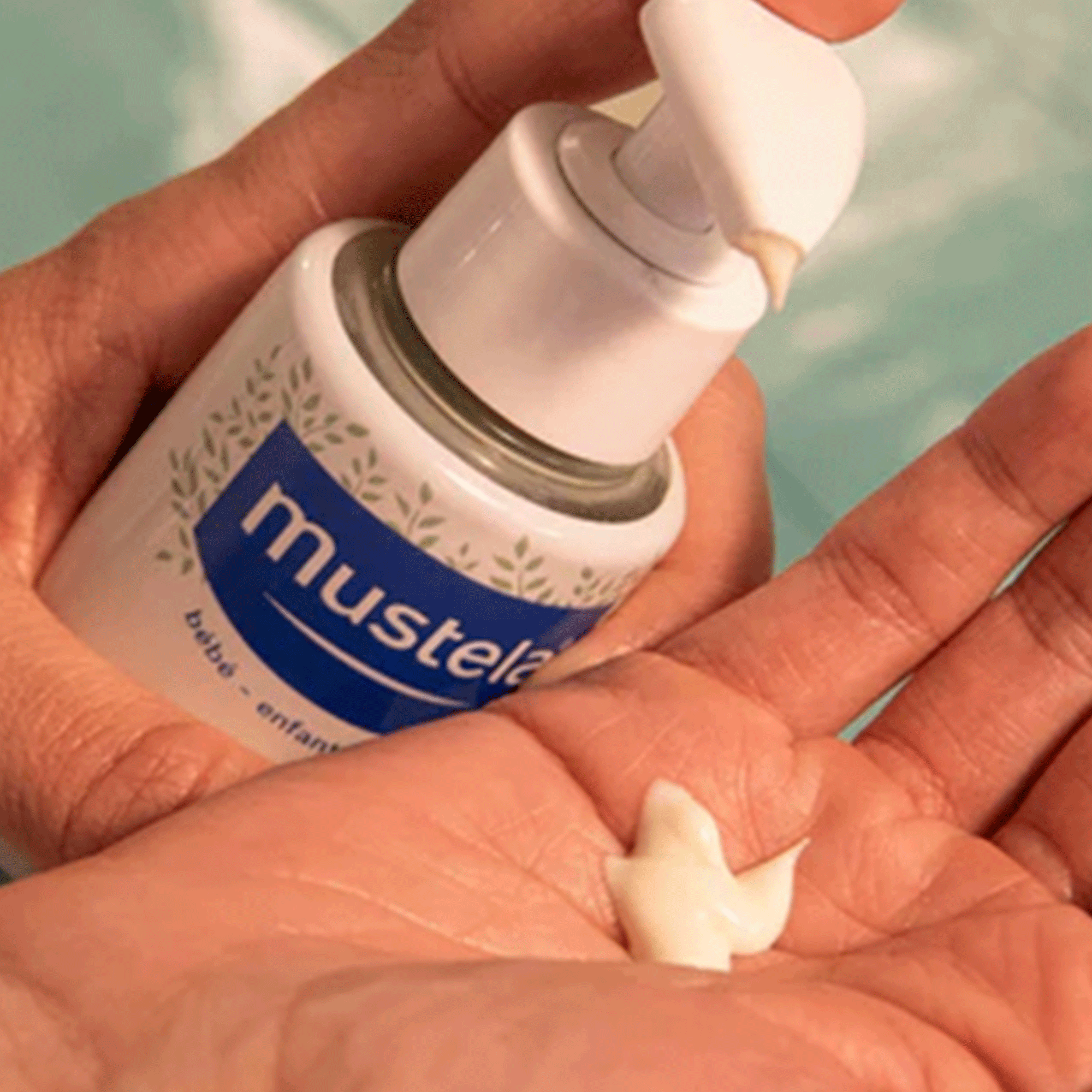 Смягчающий крем для сухой и атопической кожи Mustela Stelatopia+ Lipid Replenishing Cream