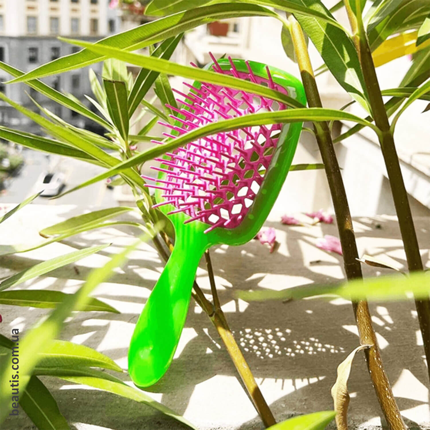 Гребінець салатовий з рожевим Janeke Superbrush Standart Gree Fuxia