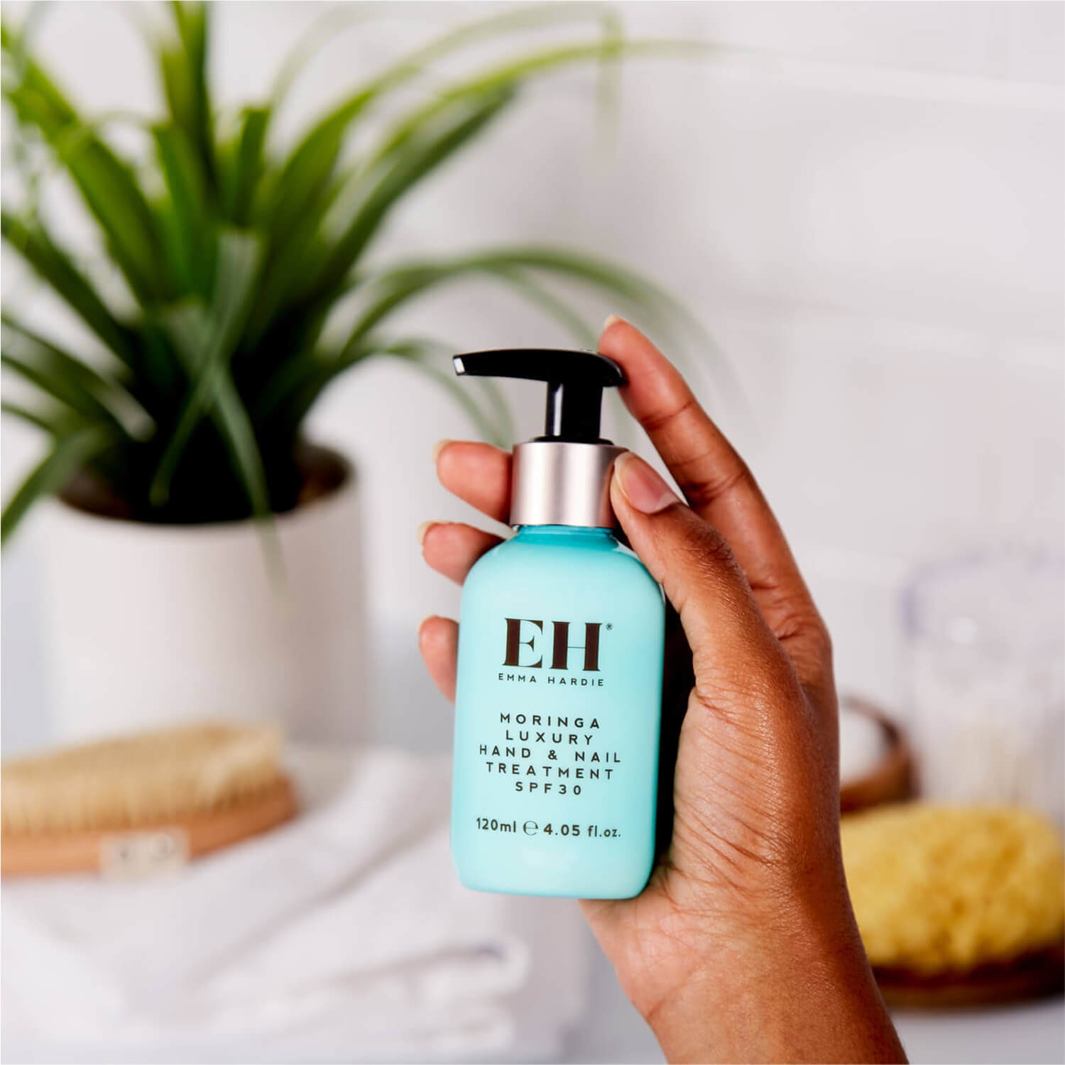 Догляд для рук і нігтів Emma Hardie Moringa Luxury Hand & Nail Treatment 
