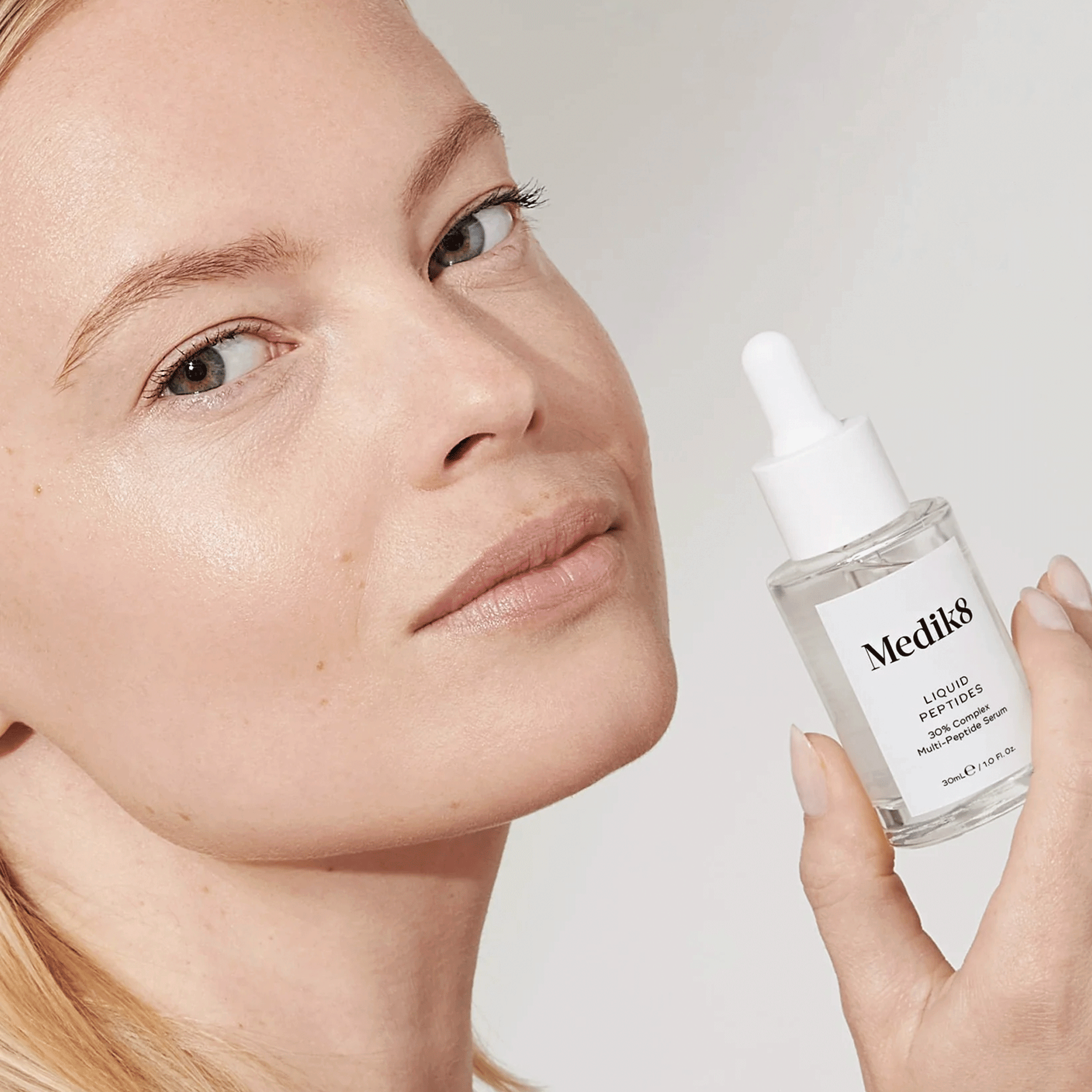 Сироватка з пептидами для обличчя Medik8 Liquid Peptides