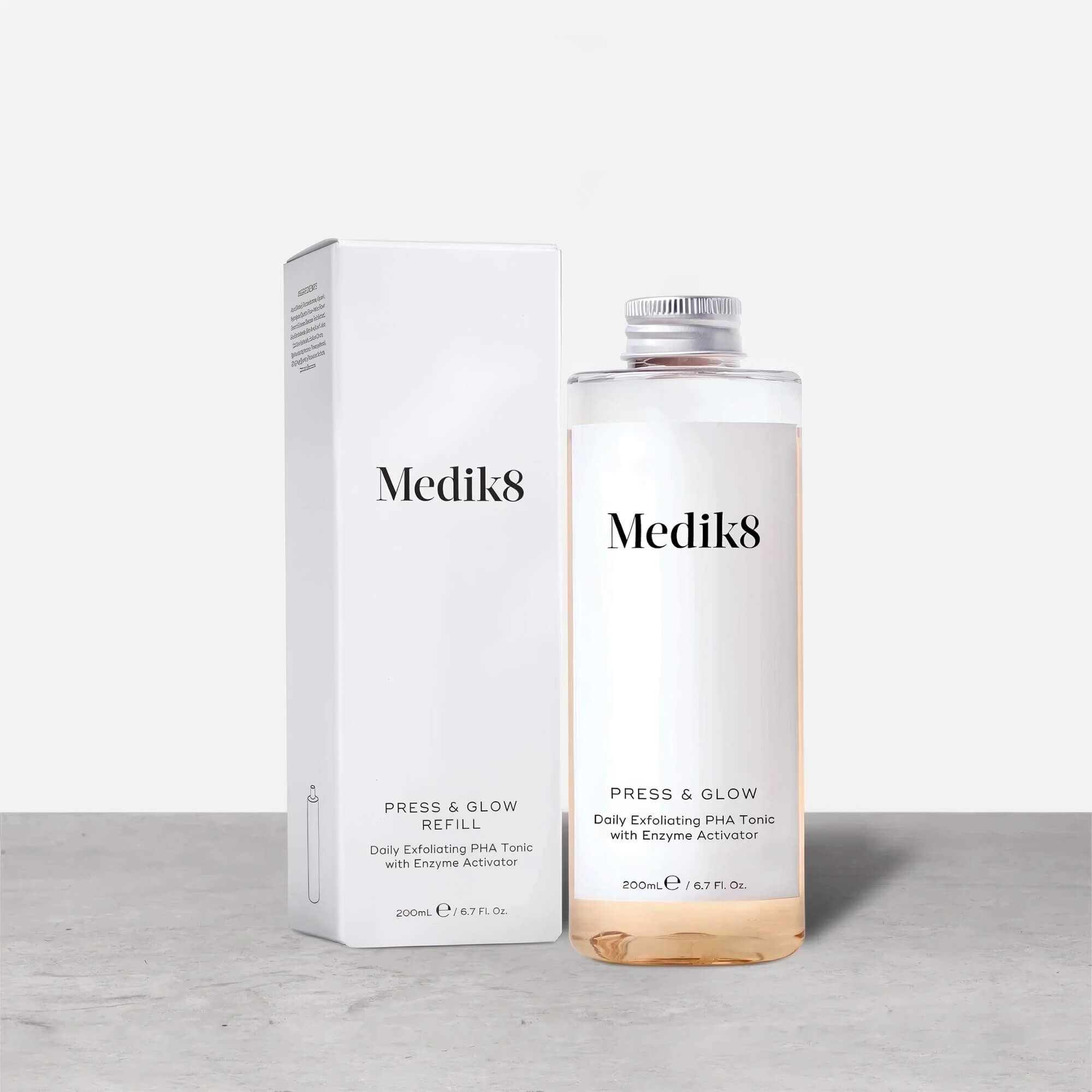 Щоденний відлущуючий тонік із РНА змінний флакон Medik8 Press And Glow Refill