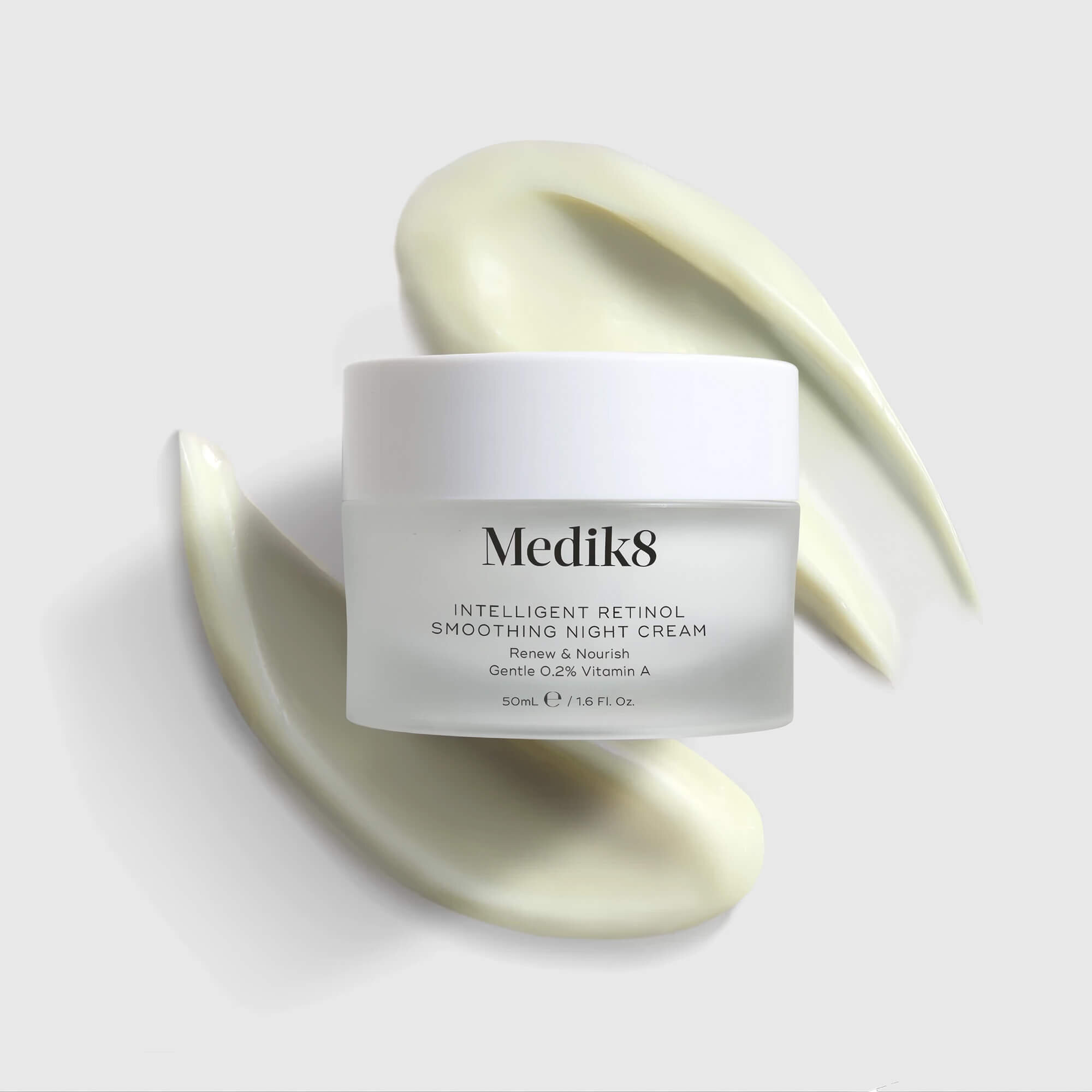 Відновлюючий та живильний нічний крем  Medik8 Intelligent Retinol Smoothing Night Cream