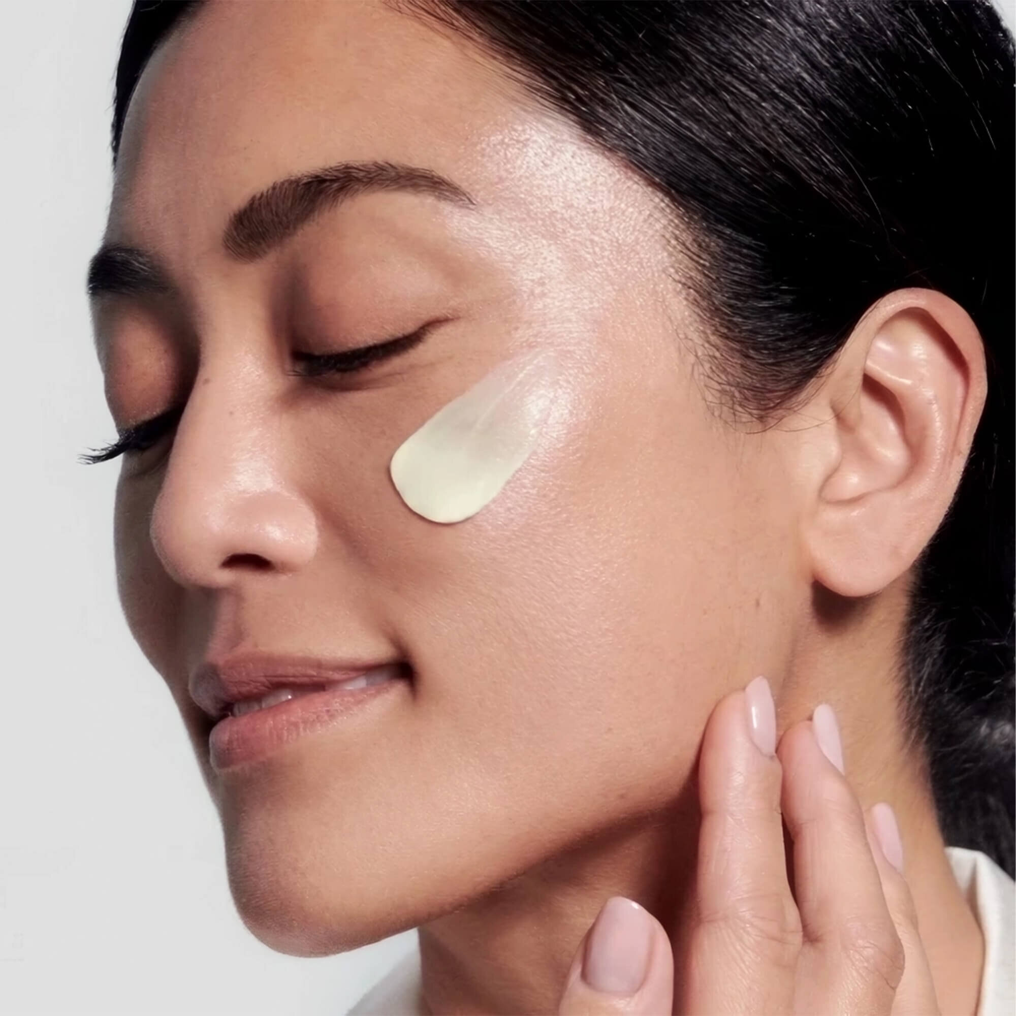 Відновлюючий та живильний нічний крем  Medik8 Intelligent Retinol Smoothing Night Cream