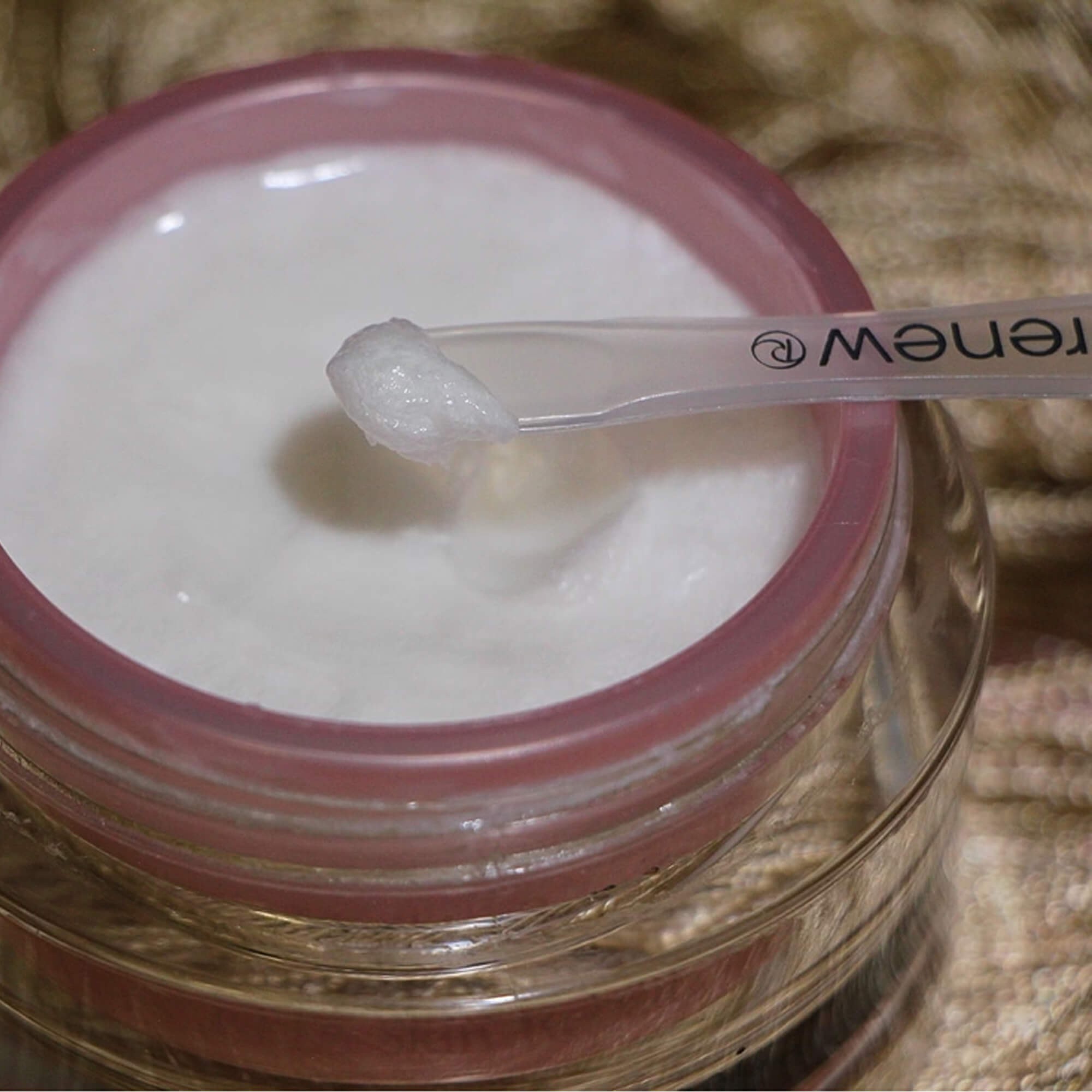 Відновлюючий крем на основі AHA гідрокислот Renew AHA Skin Repair