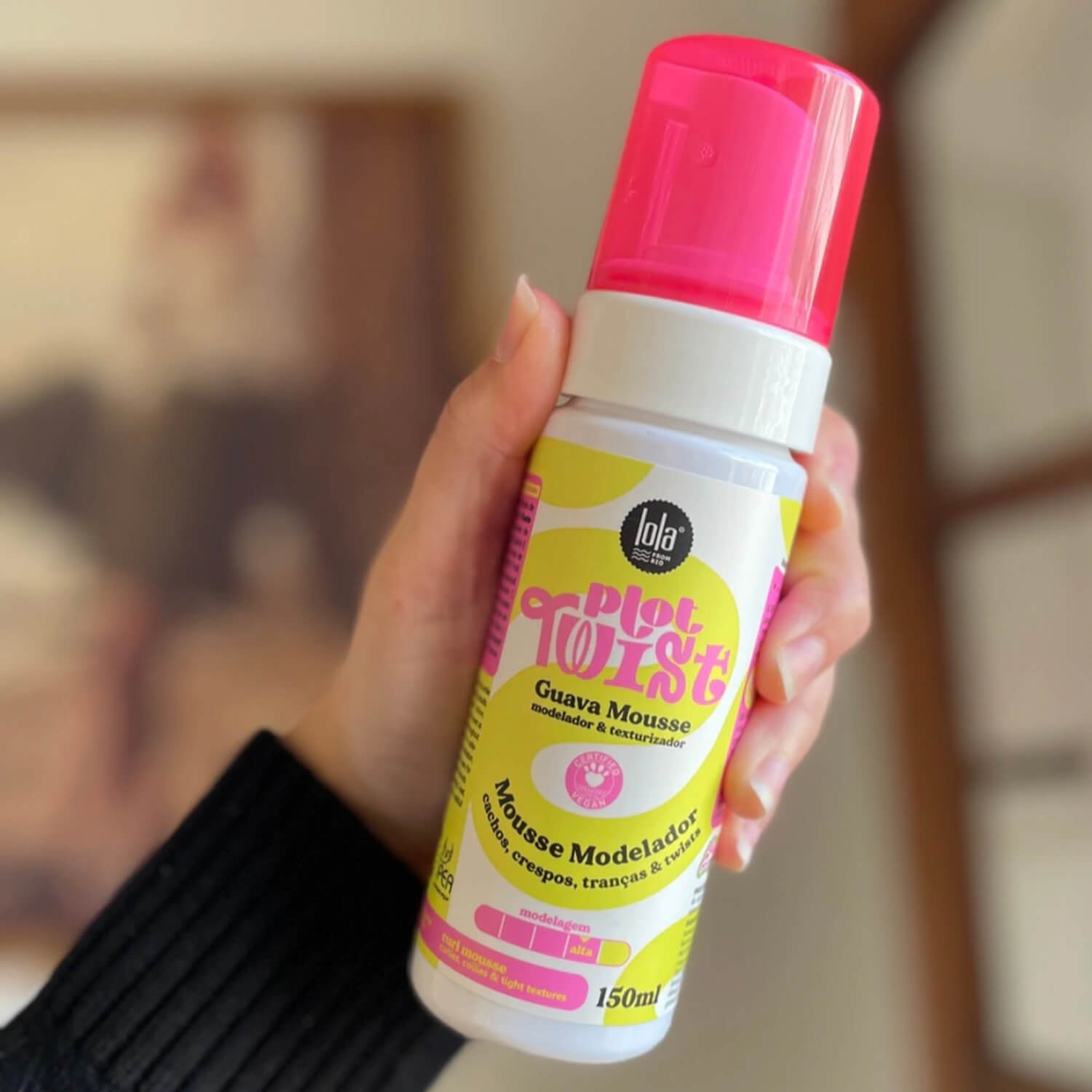 Мус для формування локонів Lola Cosmetics Plot Twist Guava Mousse