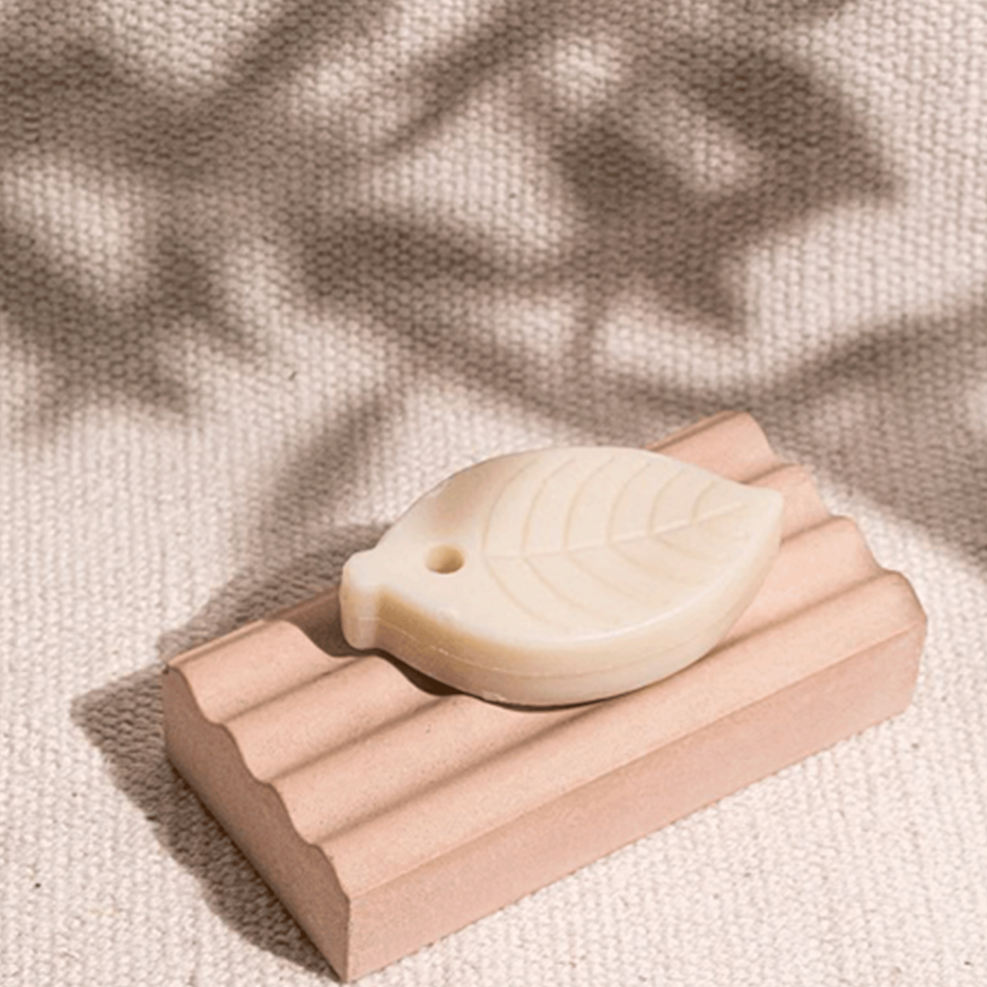Твердый шампунь для волос и тела Mustela Famille Shampoo & Body Cleansing Bar