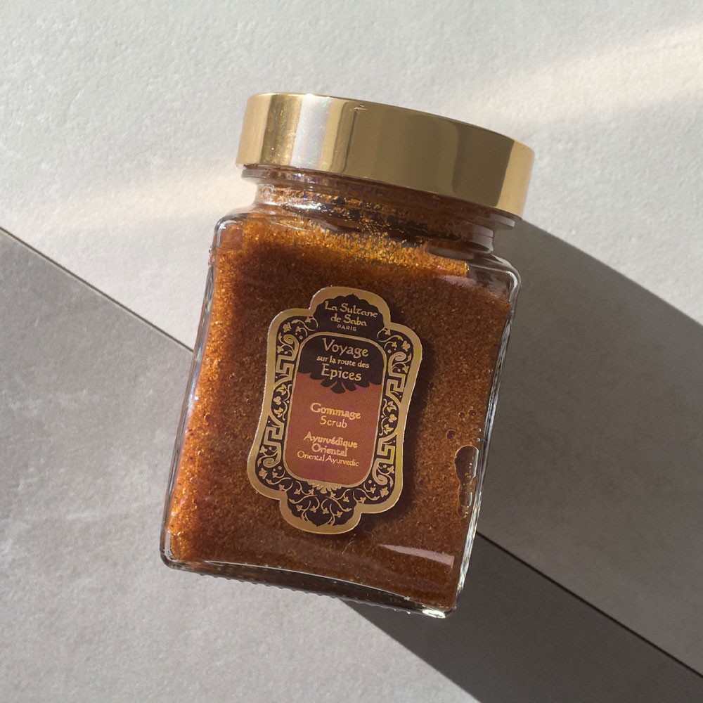 Скраб для тіла з кісточками абрикоса Аюрведика La Sultane De Saba Ayurvedic Commage Scrub