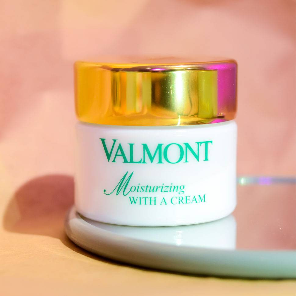 valmont hydration moisturizing with a cream