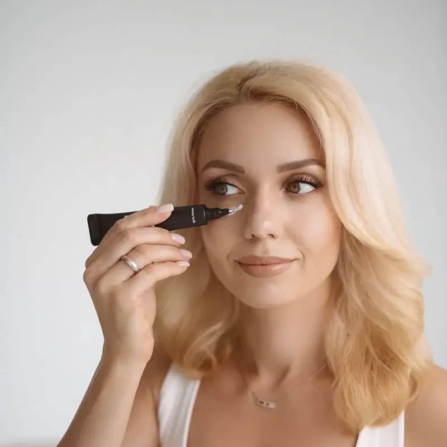 Антивозрастной крем для век CU SKIN Dr. Solution Capsule Tone-Up Eye Cream