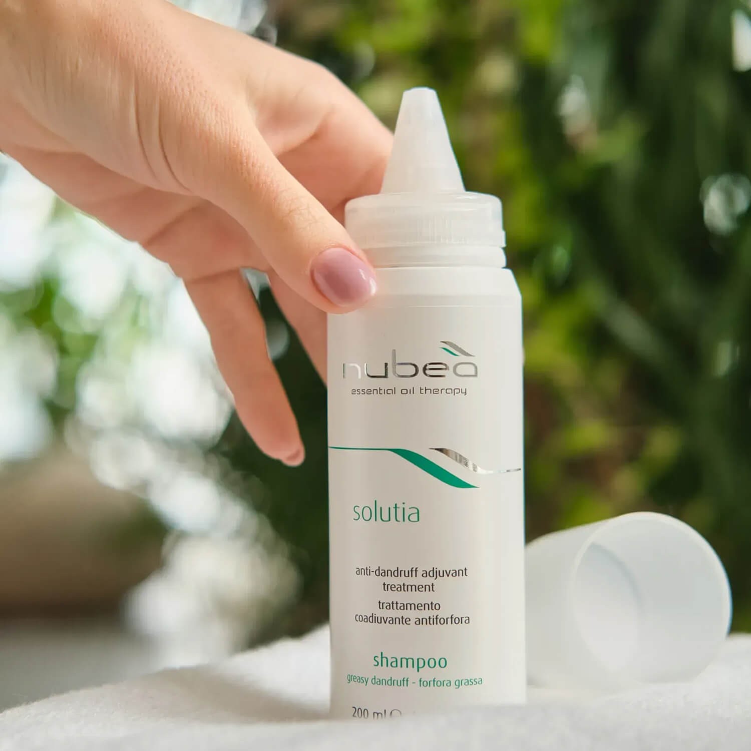 Шампунь для волос против жирной перхоти Nubea Solutia Shampoo Greasy Dandruff
