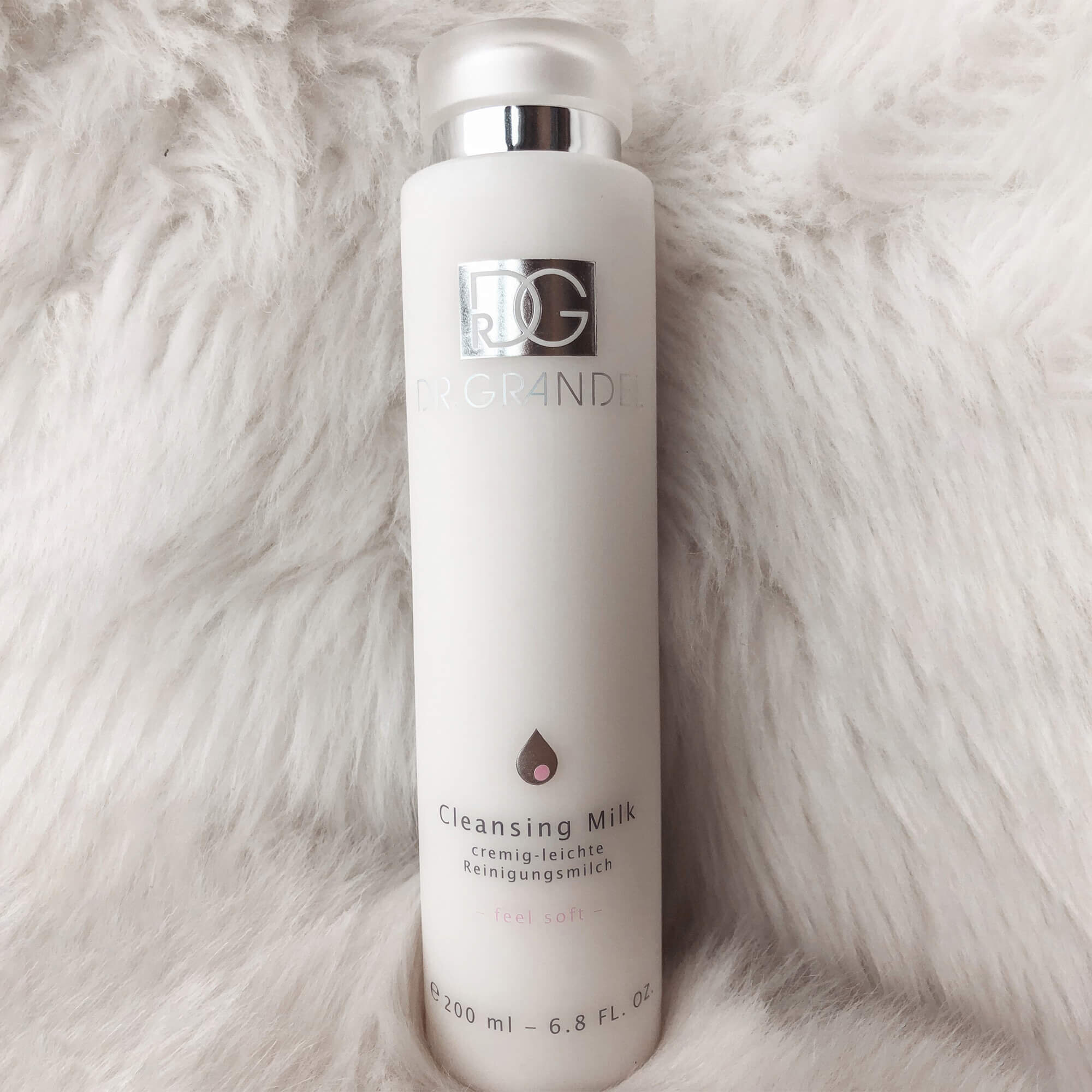 Очищуюче молочко для сухої та чутливої ​​шкіри Dr.Grandel Cleansing Milk