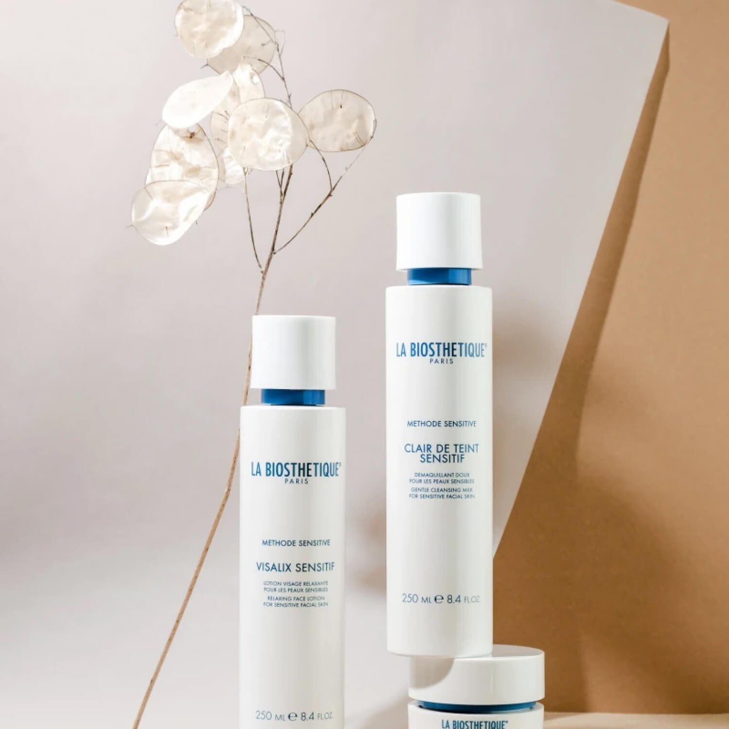 Эмульсия для мягкого очищения чувствительной кожи лица La Biosthetique Clair de Teint Sensitif