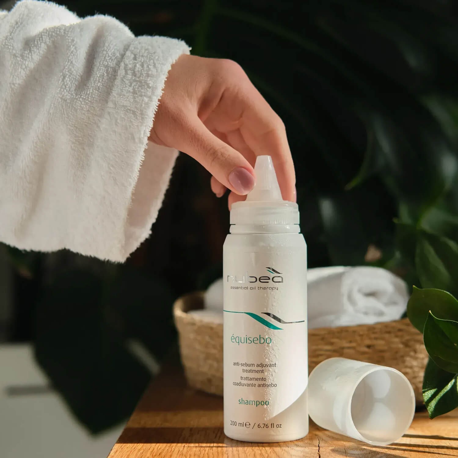 Себорегулирующий шампунь для жирной кожи головы Nubea Équisebo Anti-sebum Adjuvant Shampoo