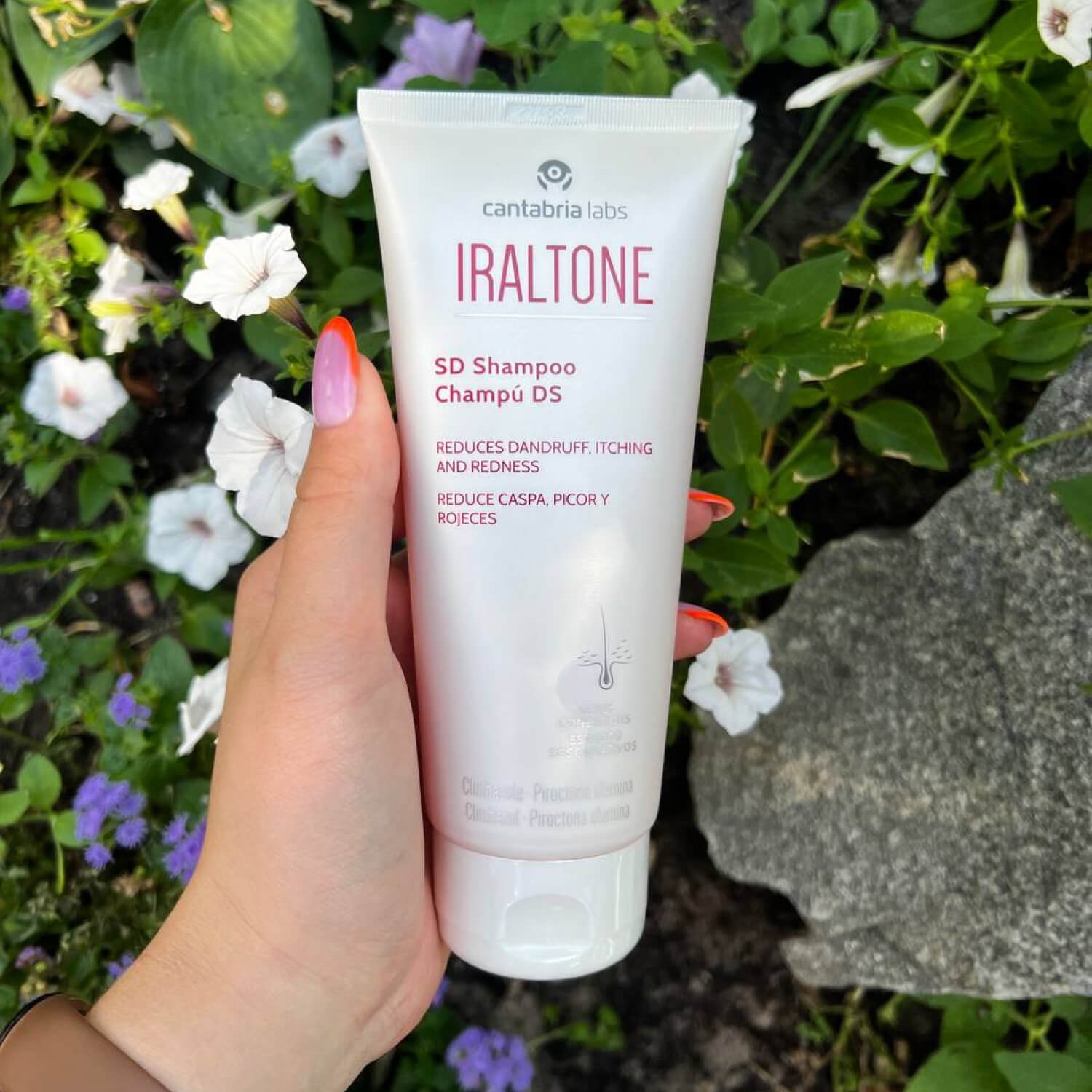 Шампунь проти лупи та себореї Cantabria Labs Iraltone Shampoo DS 