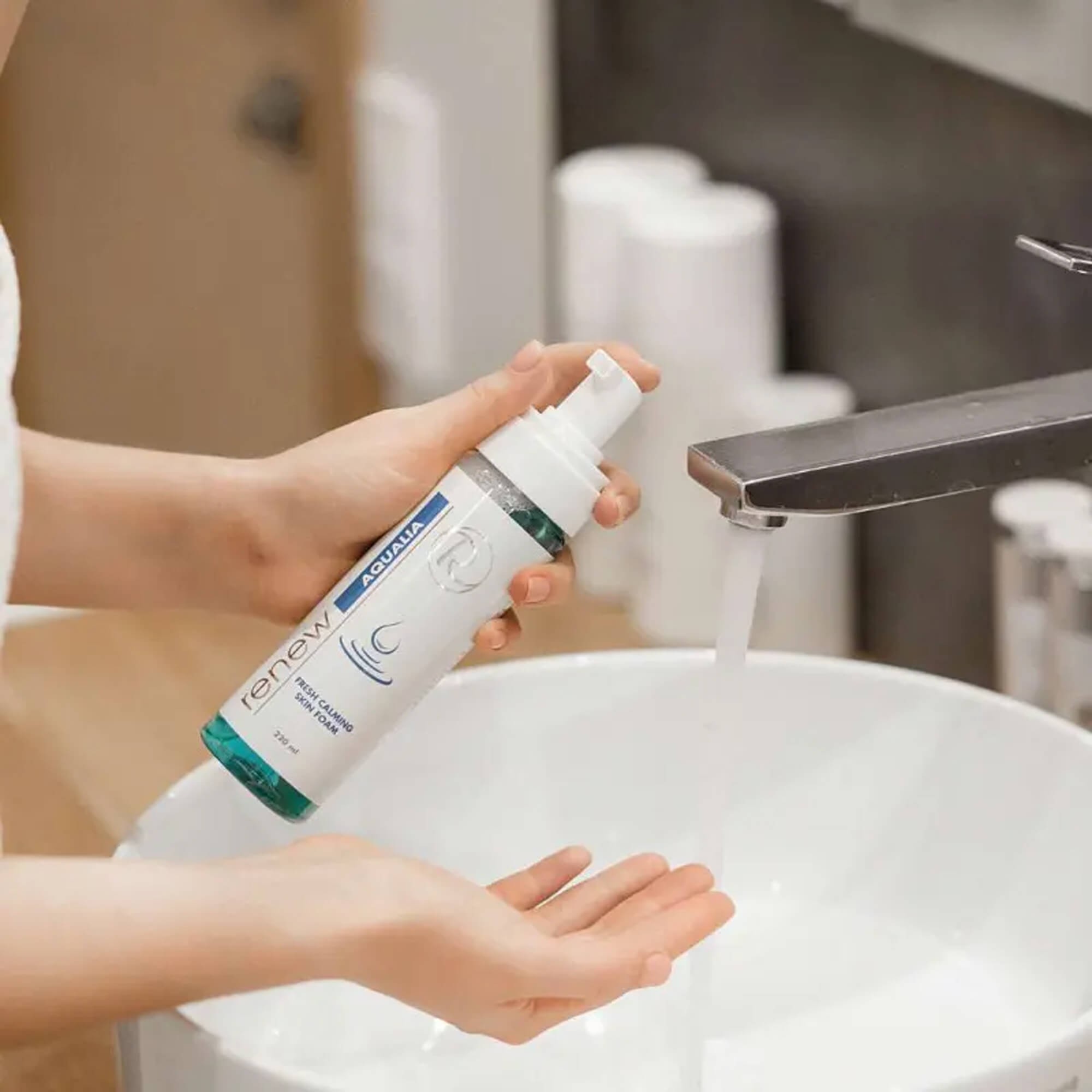 Освіжаюча пінка з ефектом заспокоєння Renew Fresh Calming Skin Foam
