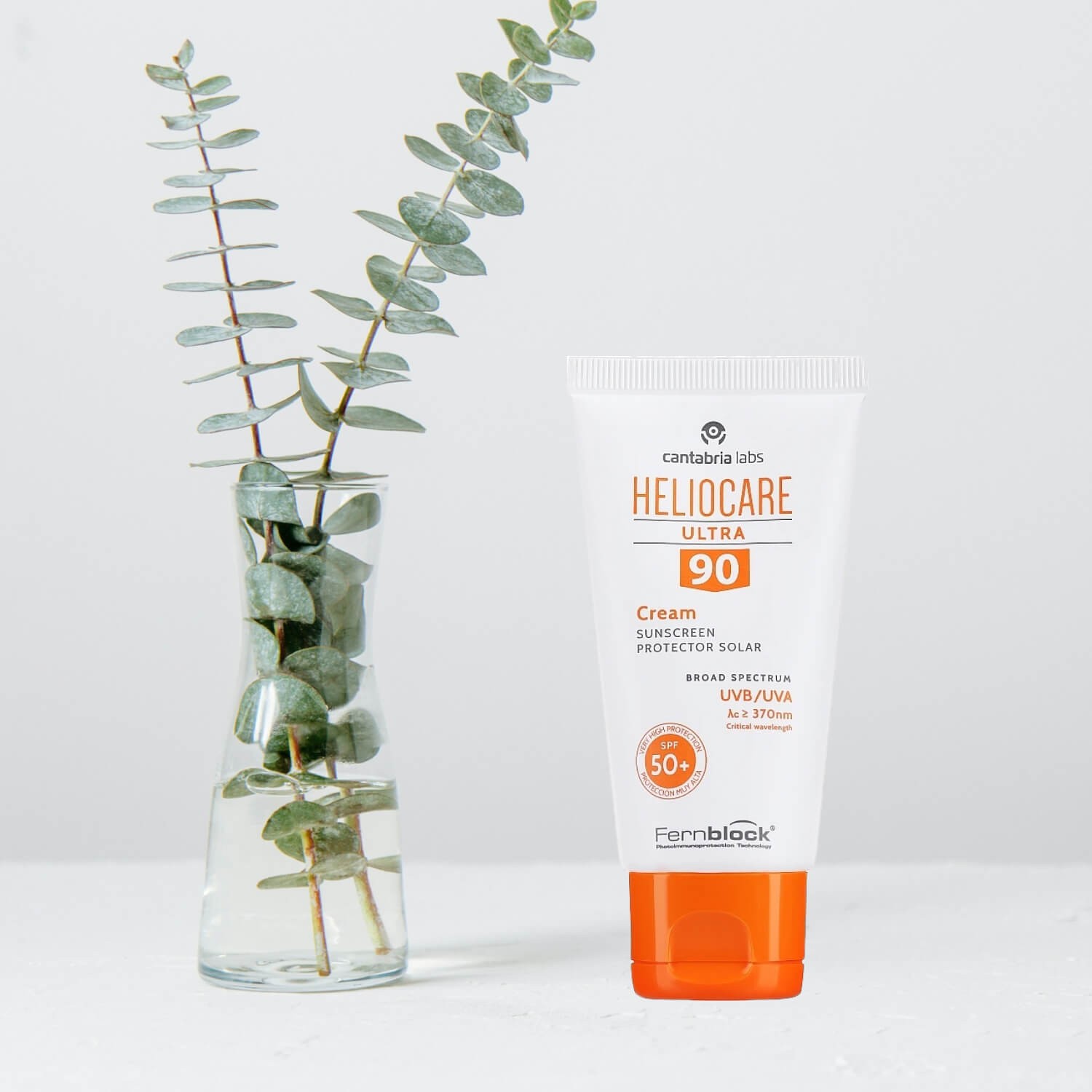 Сонцезахисний крем ультра SPF 90 для нормальної та сухої шкіри Cantabria Labs Heliocare Ultra Cream SPF 90