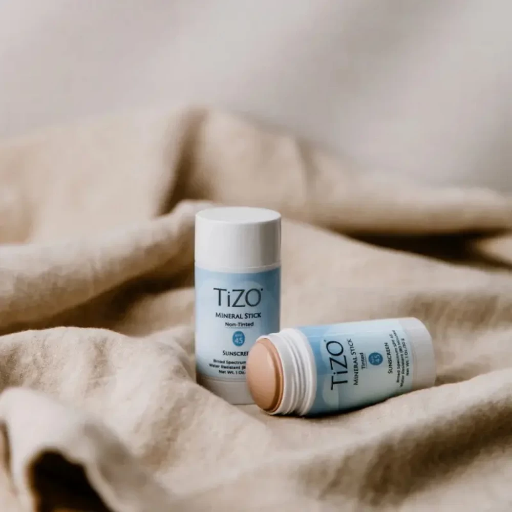 Минеральный солнцезащитный cтик с оттенком Tizo Mineral Stick Tinted SPF 45